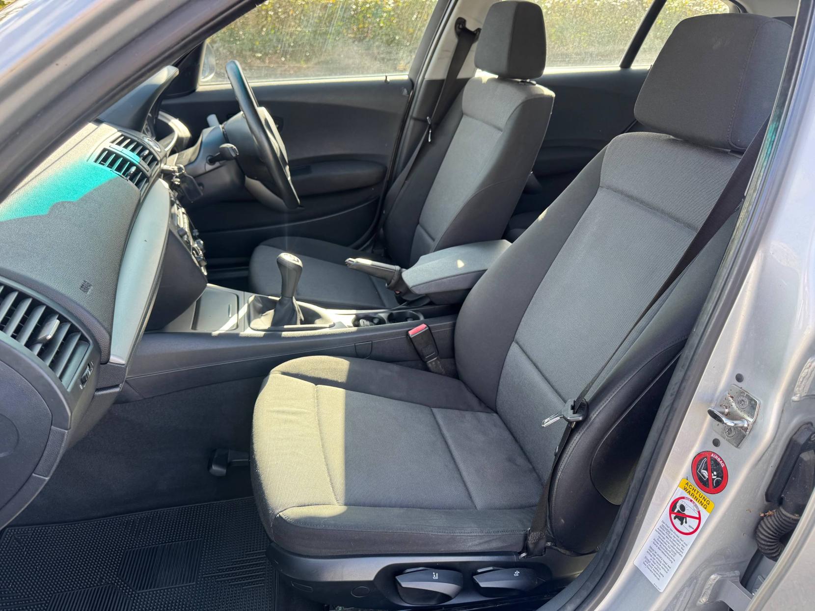 BMW 1 Series 2.0 118i Hatchback 5dr Petrol Manual 6 Spd Euro 4 (129 ps)