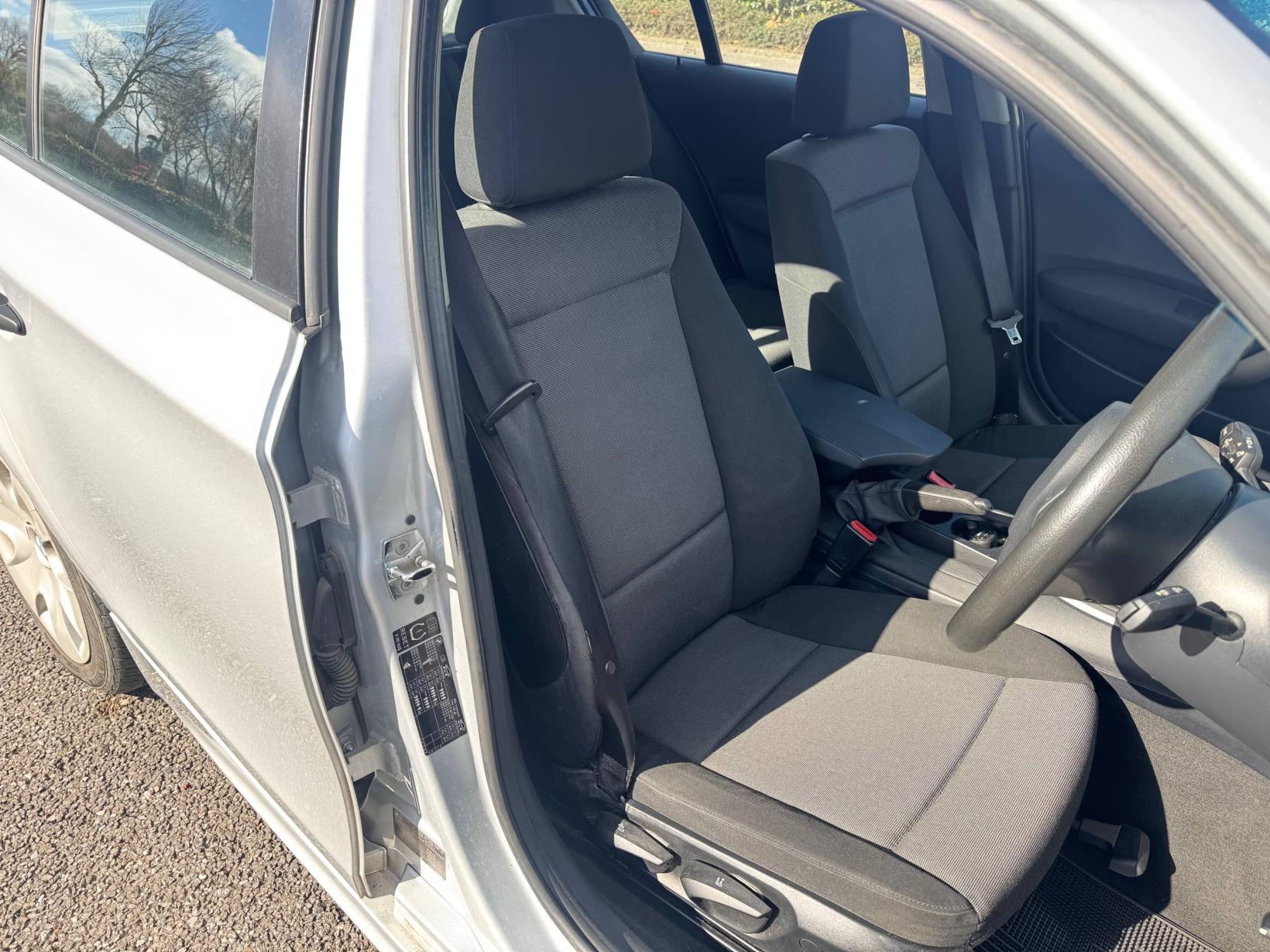 BMW 1 Series 2.0 118i Hatchback 5dr Petrol Manual 6 Spd Euro 4 (129 ps)