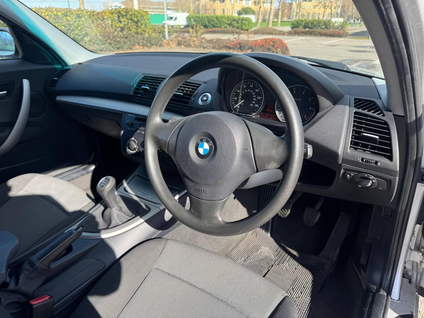 BMW 1 Series 2.0 118i Hatchback 5dr Petrol Manual 6 Spd Euro 4 (129 ps)