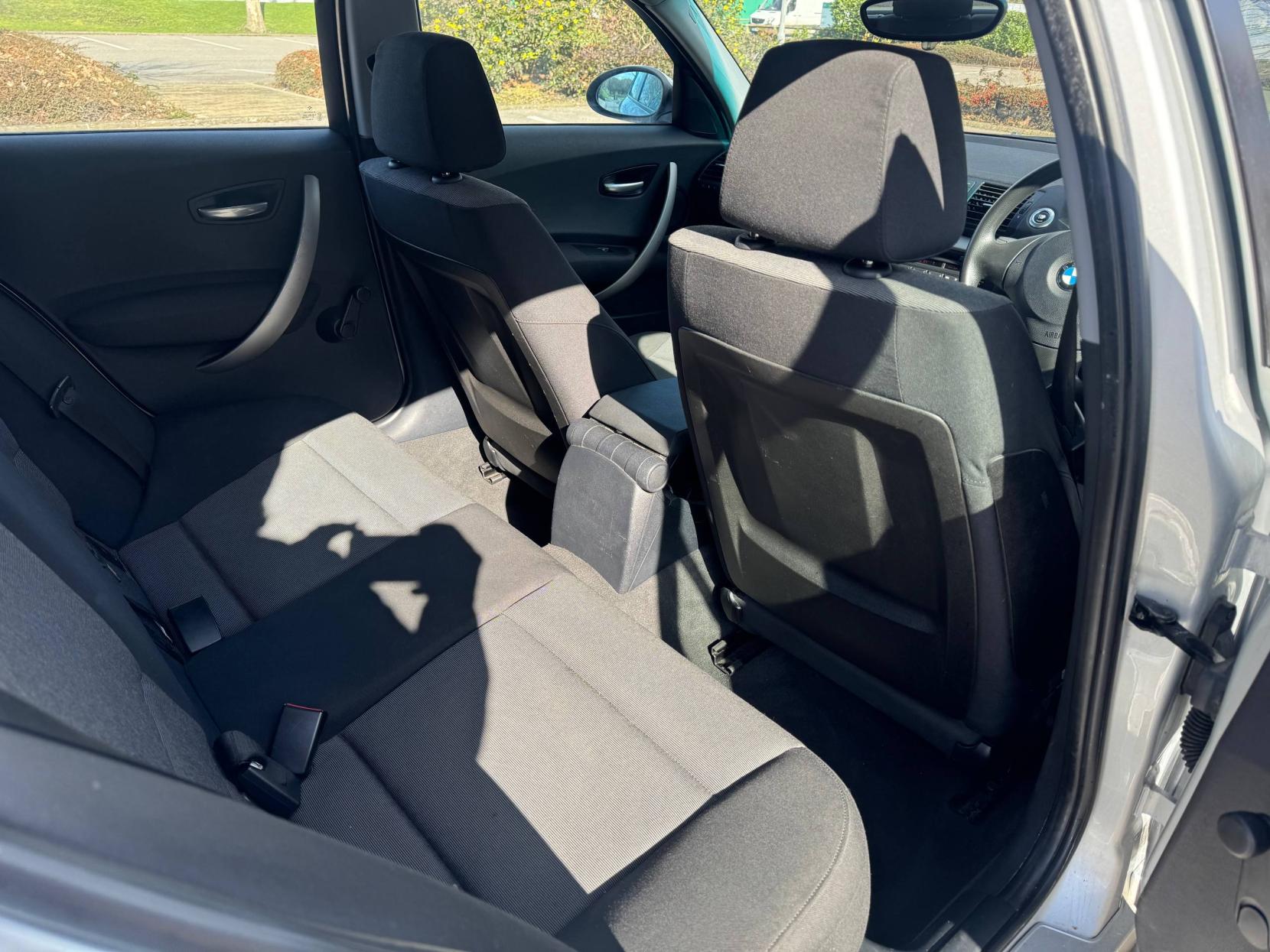 BMW 1 Series 2.0 118i Hatchback 5dr Petrol Manual 6 Spd Euro 4 (129 ps)