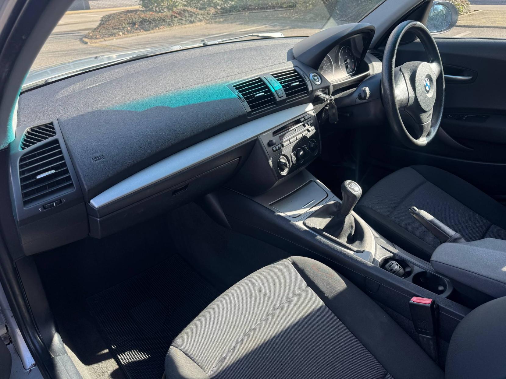 BMW 1 Series 2.0 118i Hatchback 5dr Petrol Manual 6 Spd Euro 4 (129 ps)