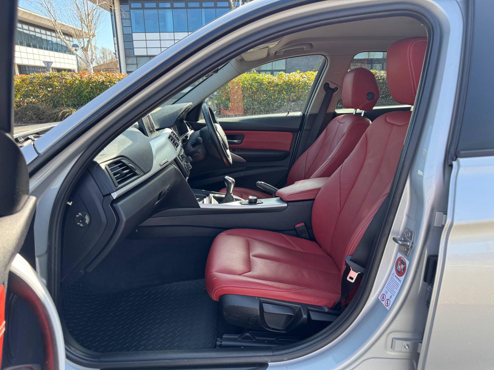 BMW 3 Series 2.0 320i SE Saloon 4dr Petrol Manual xDrive Euro 5 (s/s) (184 ps)