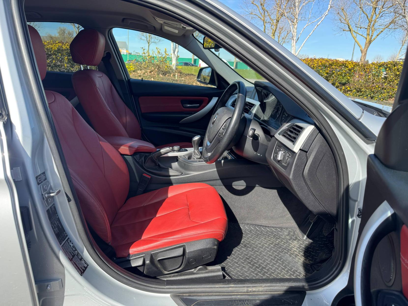 BMW 3 Series 2.0 320i SE Saloon 4dr Petrol Manual xDrive Euro 5 (s/s) (184 ps)