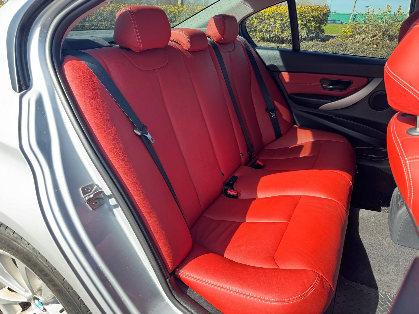 BMW 3 Series 2.0 320i SE Saloon 4dr Petrol Manual xDrive Euro 5 (s/s) (184 ps)