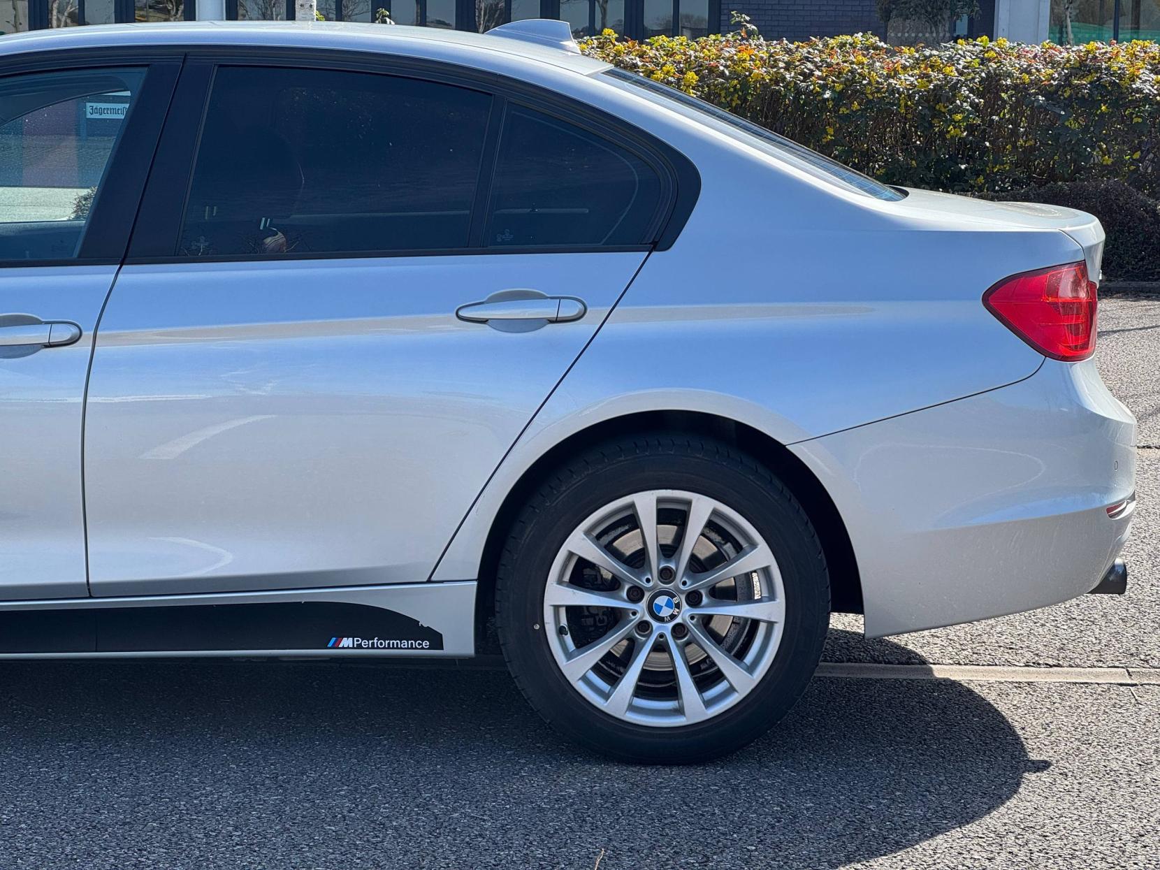 BMW 3 Series 2.0 320i SE Saloon 4dr Petrol Manual xDrive Euro 5 (s/s) (184 ps)