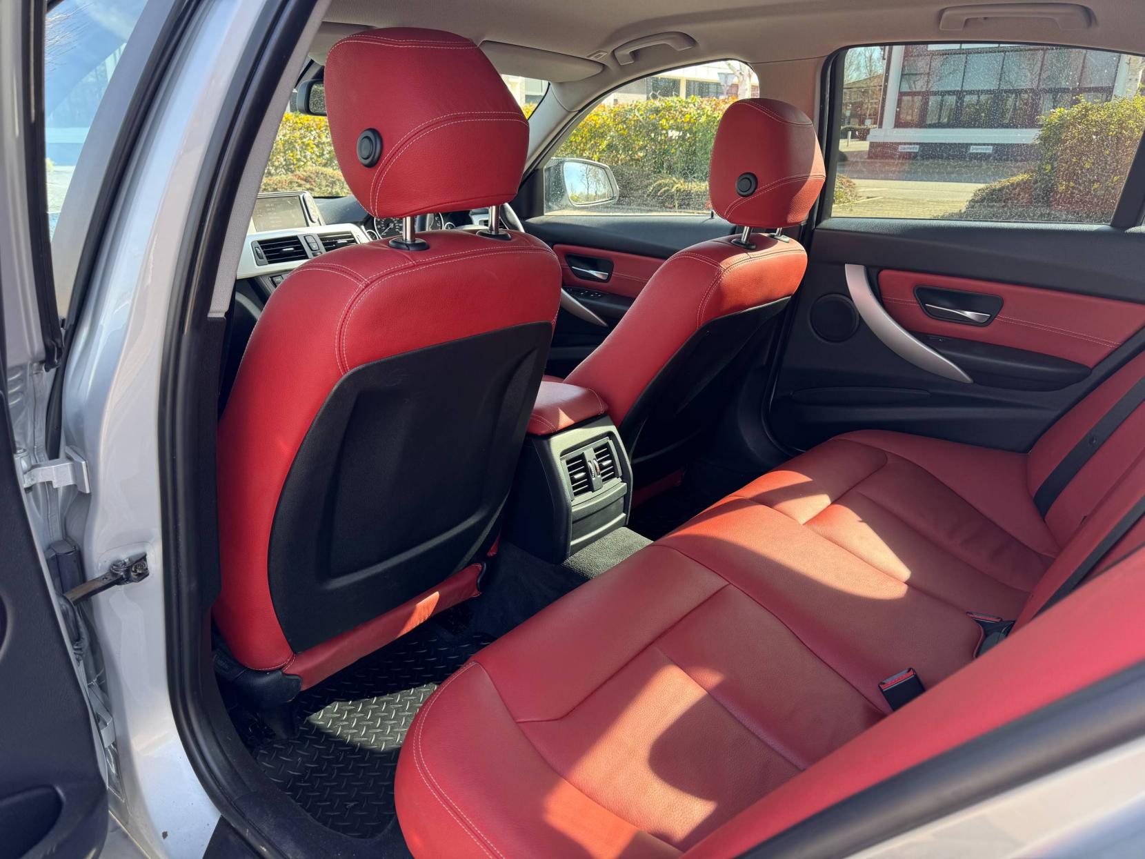 BMW 3 Series 2.0 320i SE Saloon 4dr Petrol Manual xDrive Euro 5 (s/s) (184 ps)