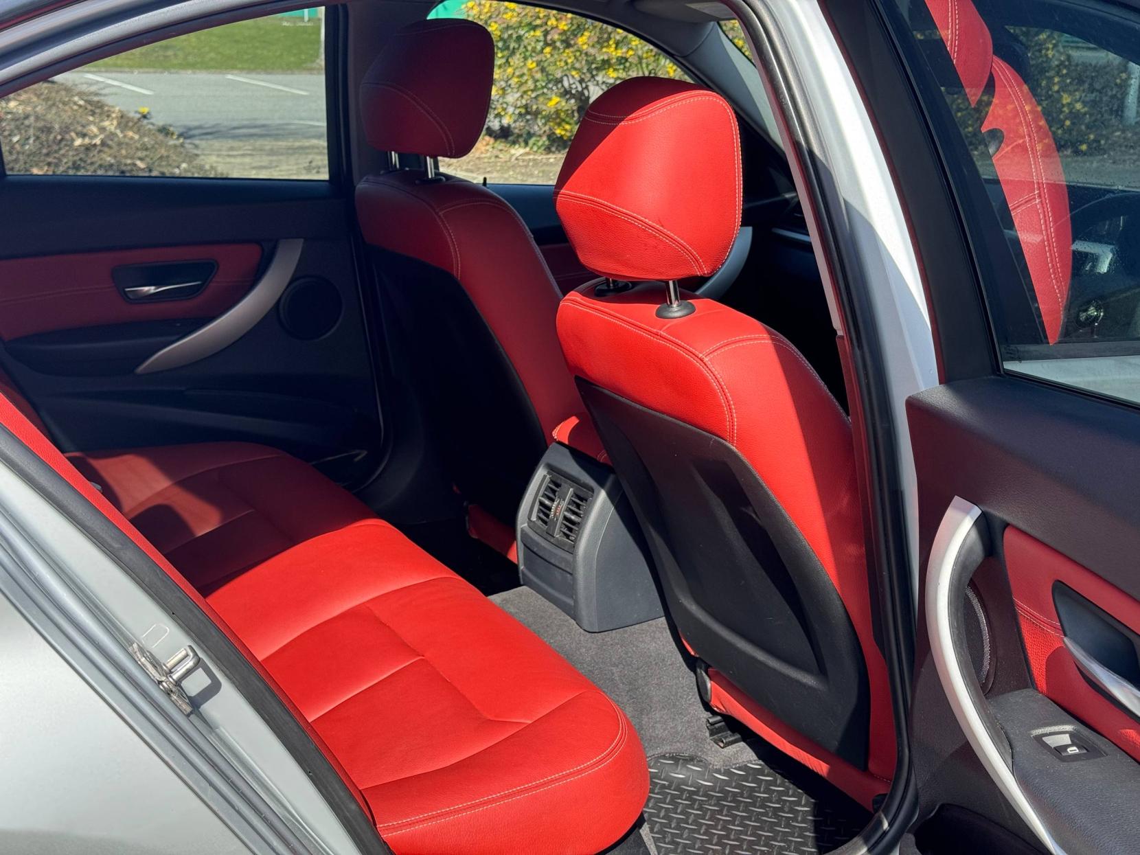 BMW 3 Series 2.0 320i SE Saloon 4dr Petrol Manual xDrive Euro 5 (s/s) (184 ps)