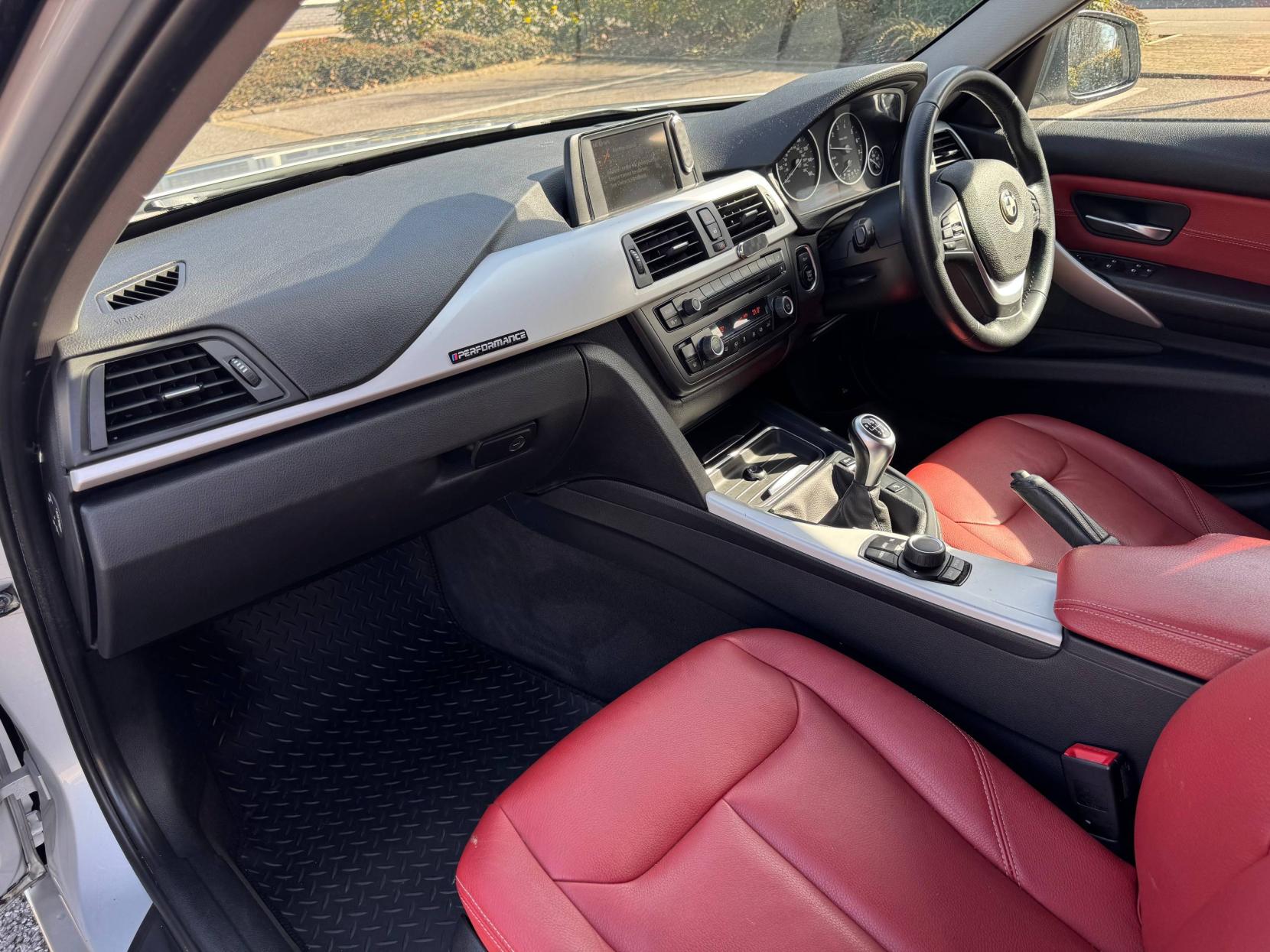 BMW 3 Series 2.0 320i SE Saloon 4dr Petrol Manual xDrive Euro 5 (s/s) (184 ps)