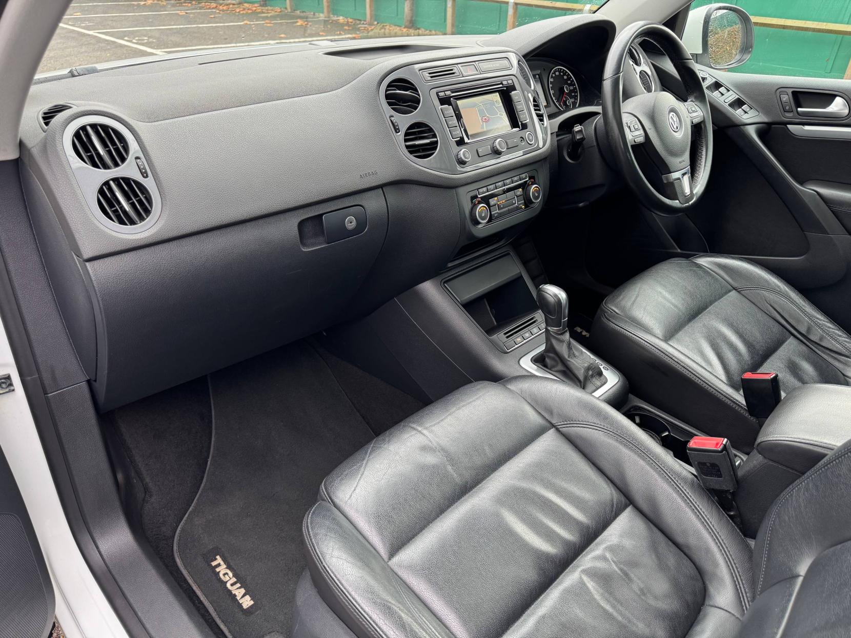 Volkswagen Tiguan 2.0 TDI BlueMotion Tech Match SUV 5dr Diesel DSG 4WD Euro 5 (s/s) (140 ps)