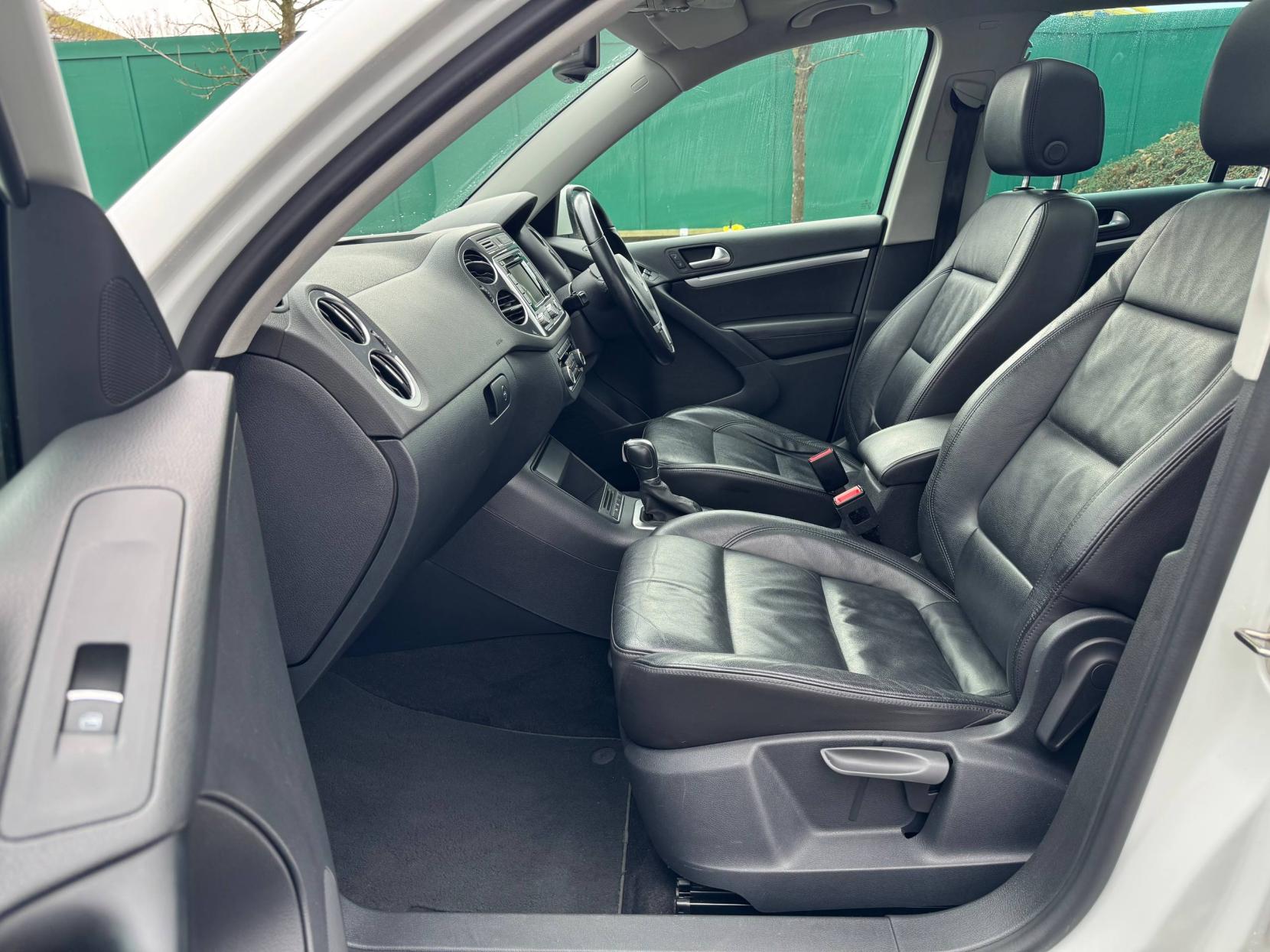 Volkswagen Tiguan 2.0 TDI BlueMotion Tech Match SUV 5dr Diesel DSG 4WD Euro 5 (s/s) (140 ps)