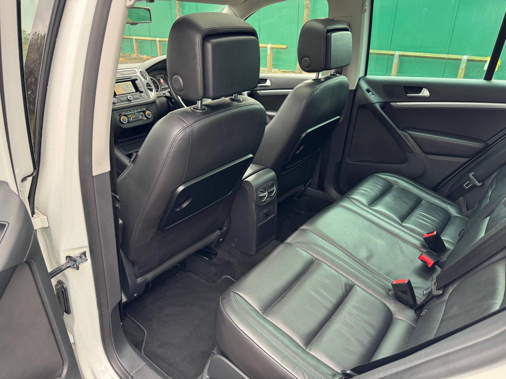 Volkswagen Tiguan 2.0 TDI BlueMotion Tech Match SUV 5dr Diesel DSG 4WD Euro 5 (s/s) (140 ps)