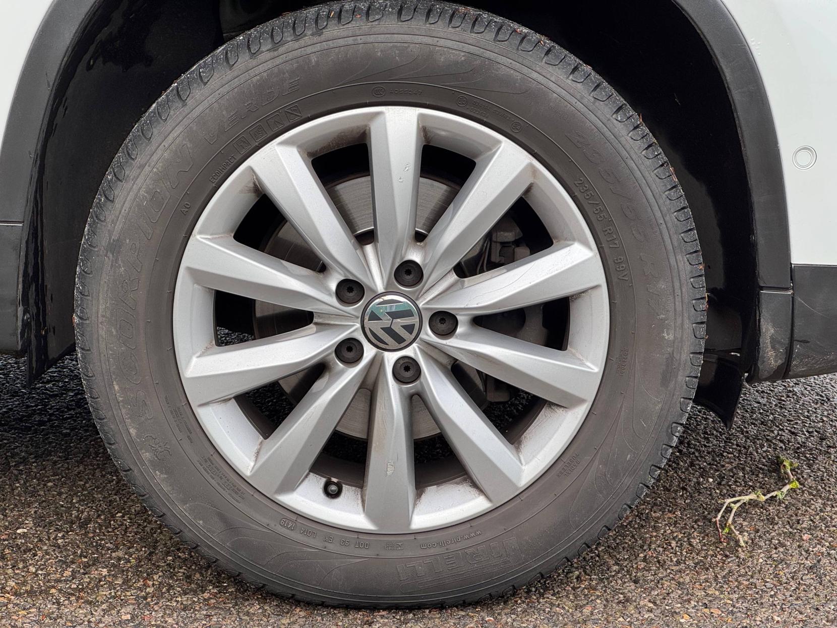 Volkswagen Tiguan 2.0 TDI BlueMotion Tech Match SUV 5dr Diesel DSG 4WD Euro 5 (s/s) (140 ps)