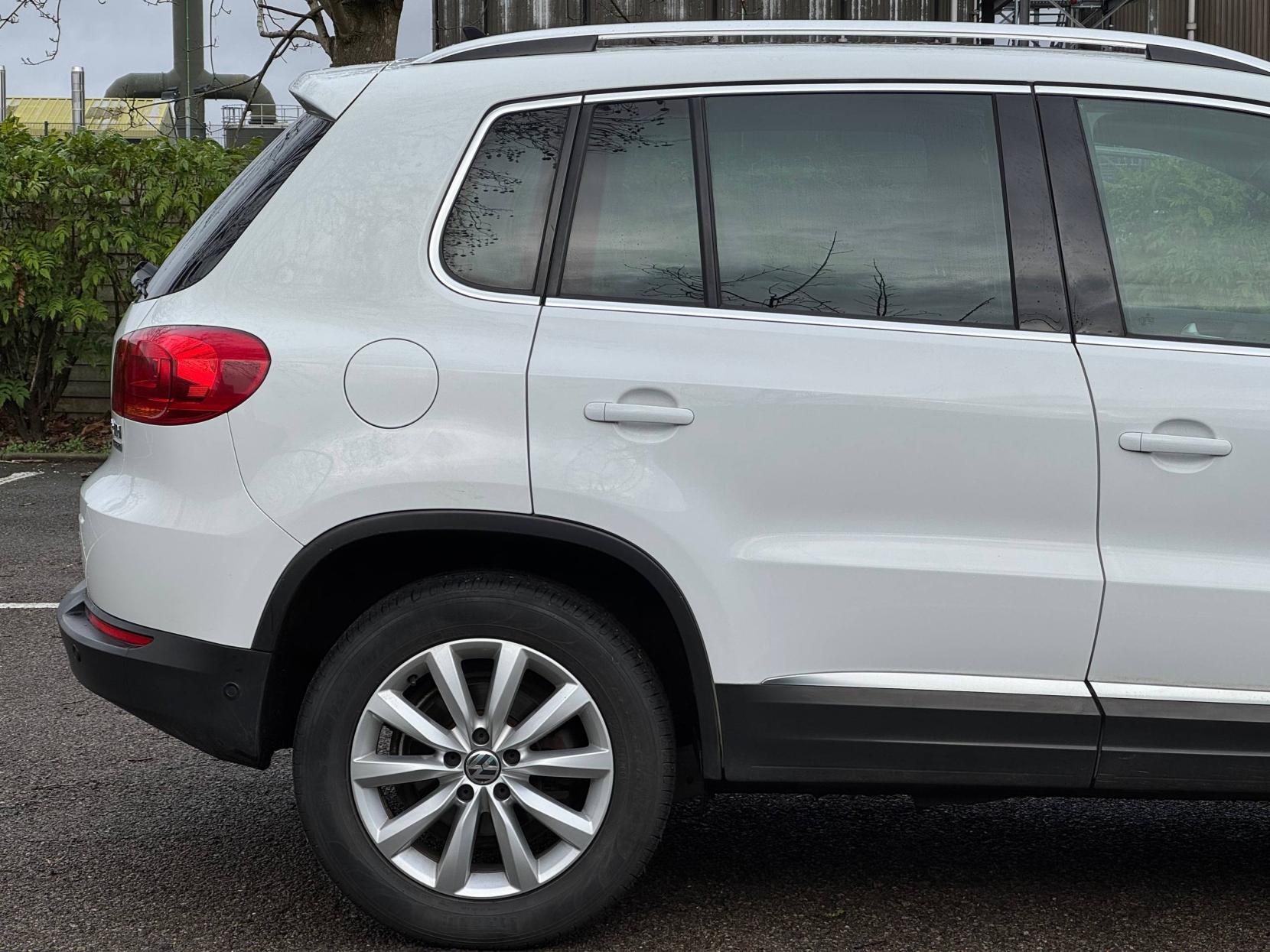 Volkswagen Tiguan 2.0 TDI BlueMotion Tech Match SUV 5dr Diesel DSG 4WD Euro 5 (s/s) (140 ps)