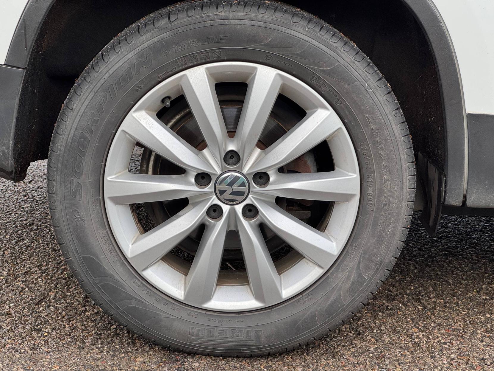 Volkswagen Tiguan 2.0 TDI BlueMotion Tech Match SUV 5dr Diesel DSG 4WD Euro 5 (s/s) (140 ps)