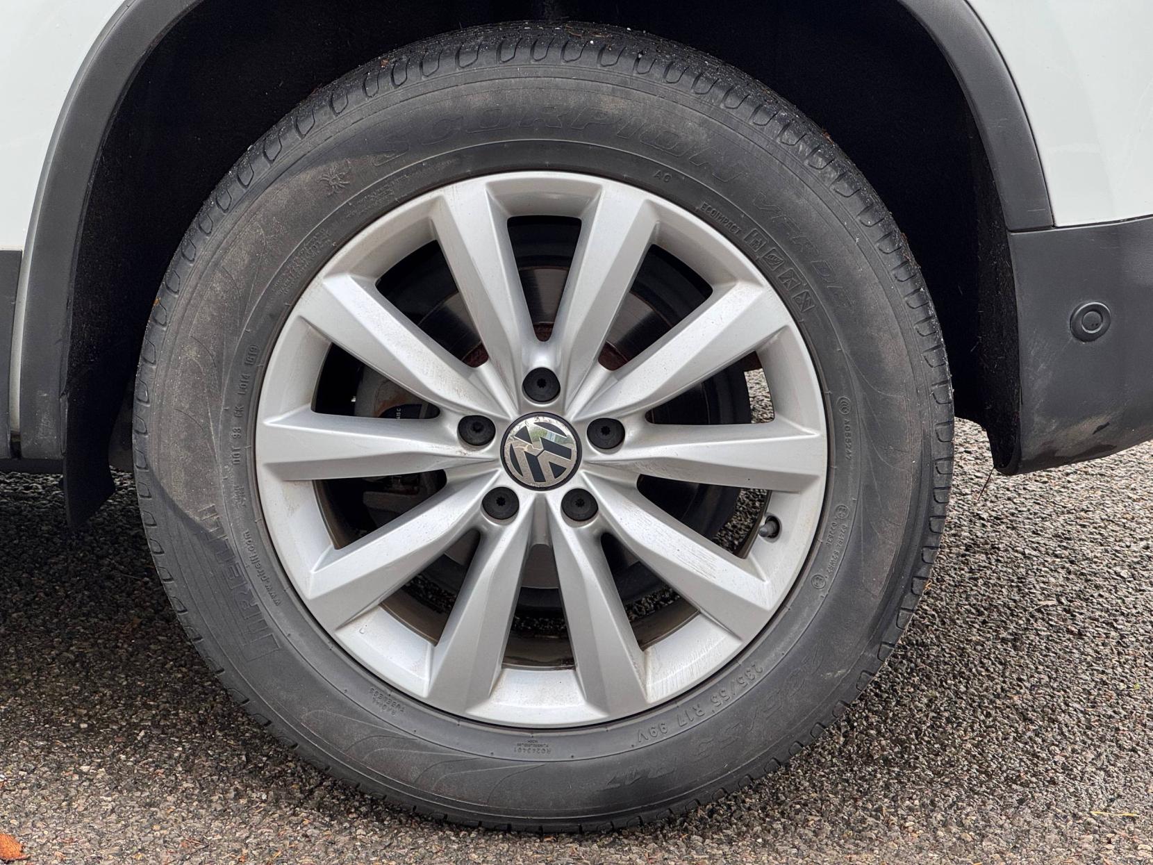 Volkswagen Tiguan 2.0 TDI BlueMotion Tech Match SUV 5dr Diesel DSG 4WD Euro 5 (s/s) (140 ps)