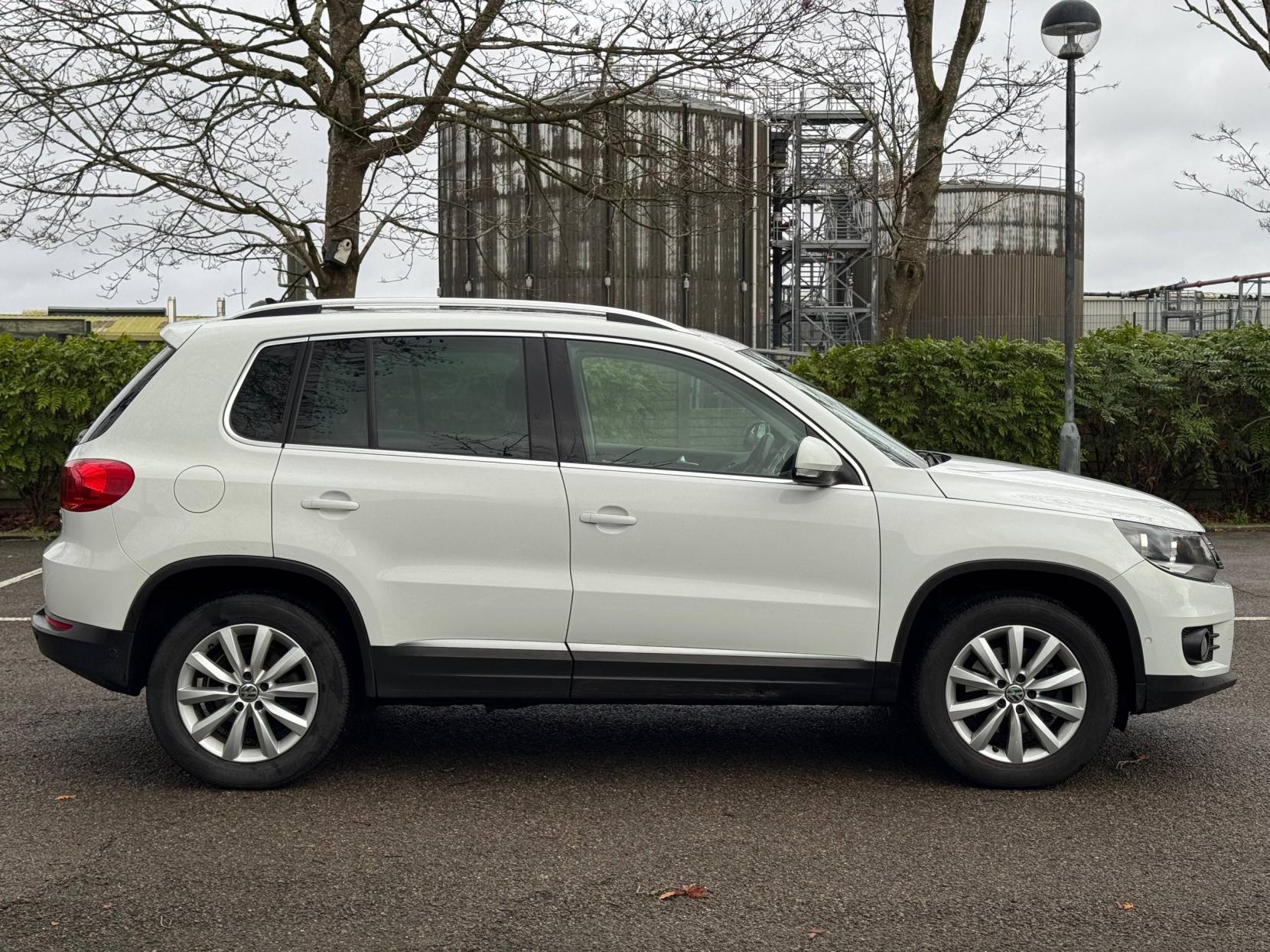 Volkswagen Tiguan 2.0 TDI BlueMotion Tech Match SUV 5dr Diesel DSG 4WD Euro 5 (s/s) (140 ps)