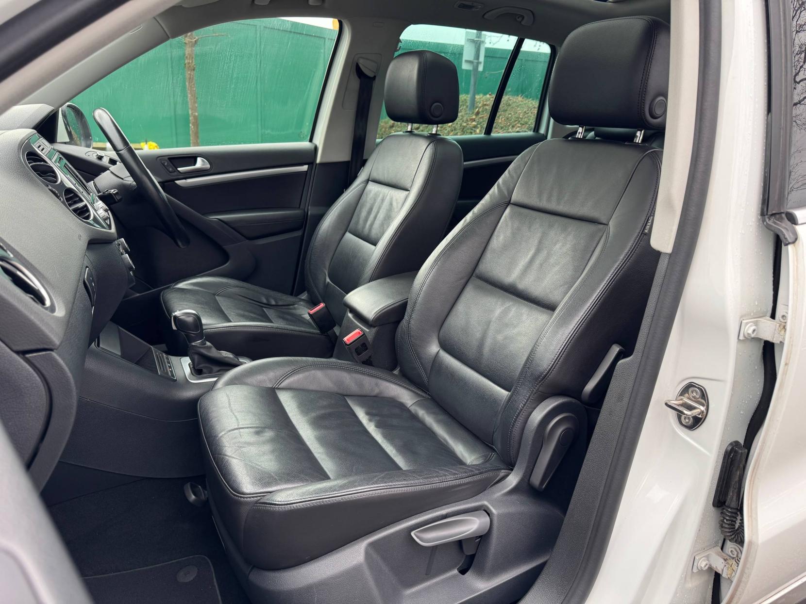 Volkswagen Tiguan 2.0 TDI BlueMotion Tech Match SUV 5dr Diesel DSG 4WD Euro 5 (s/s) (140 ps)