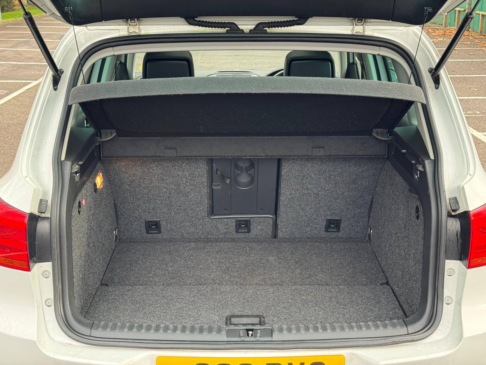 Volkswagen Tiguan 2.0 TDI BlueMotion Tech Match SUV 5dr Diesel DSG 4WD Euro 5 (s/s) (140 ps)