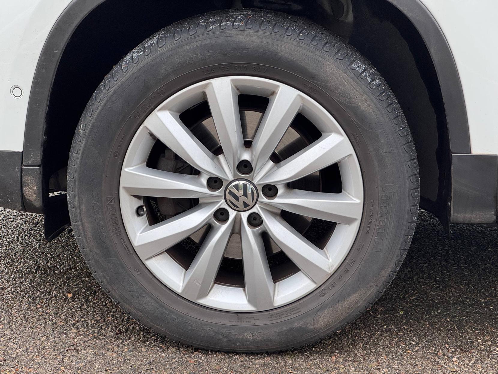 Volkswagen Tiguan 2.0 TDI BlueMotion Tech Match SUV 5dr Diesel DSG 4WD Euro 5 (s/s) (140 ps)