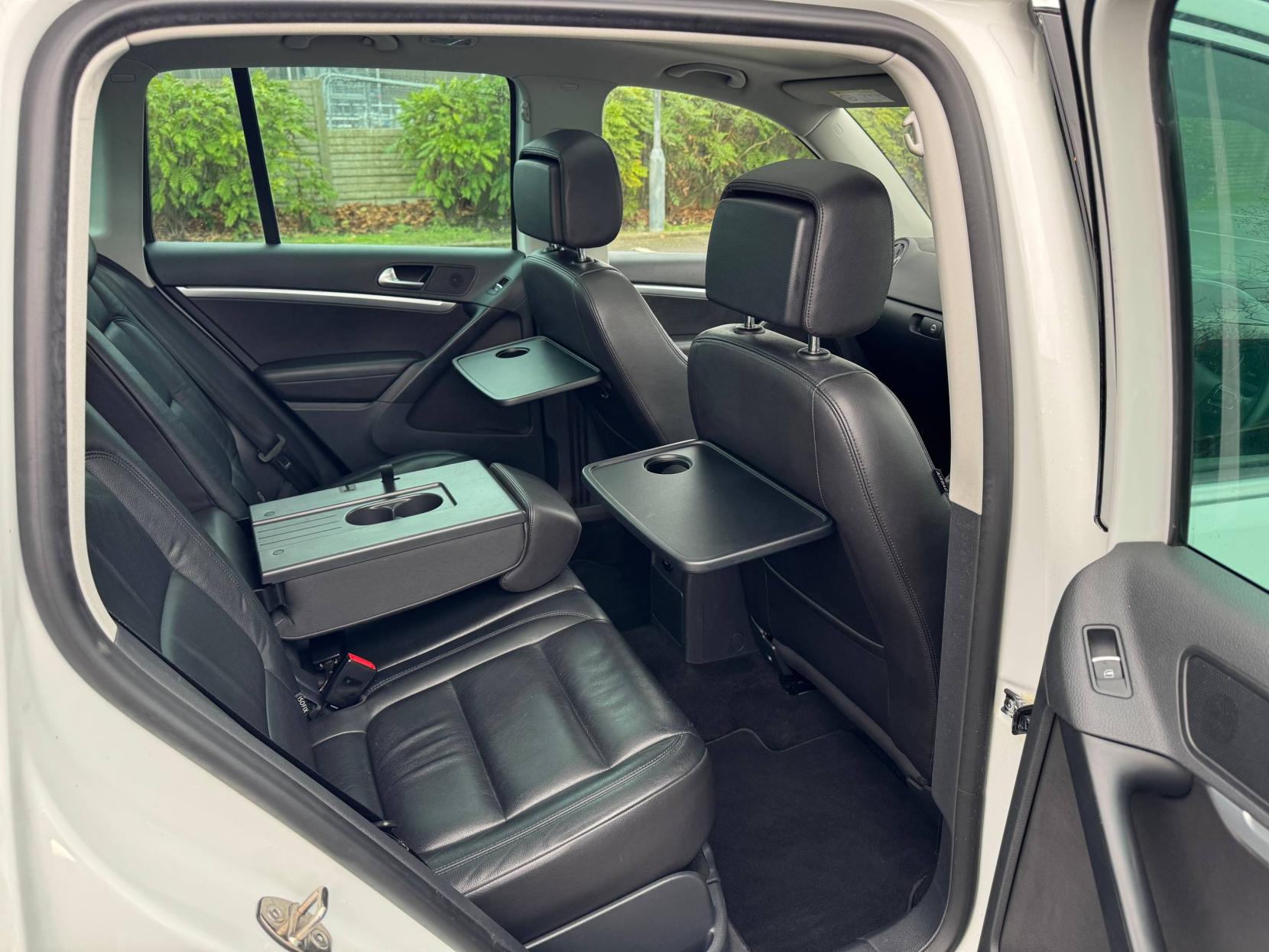 Volkswagen Tiguan 2.0 TDI BlueMotion Tech Match SUV 5dr Diesel DSG 4WD Euro 5 (s/s) (140 ps)