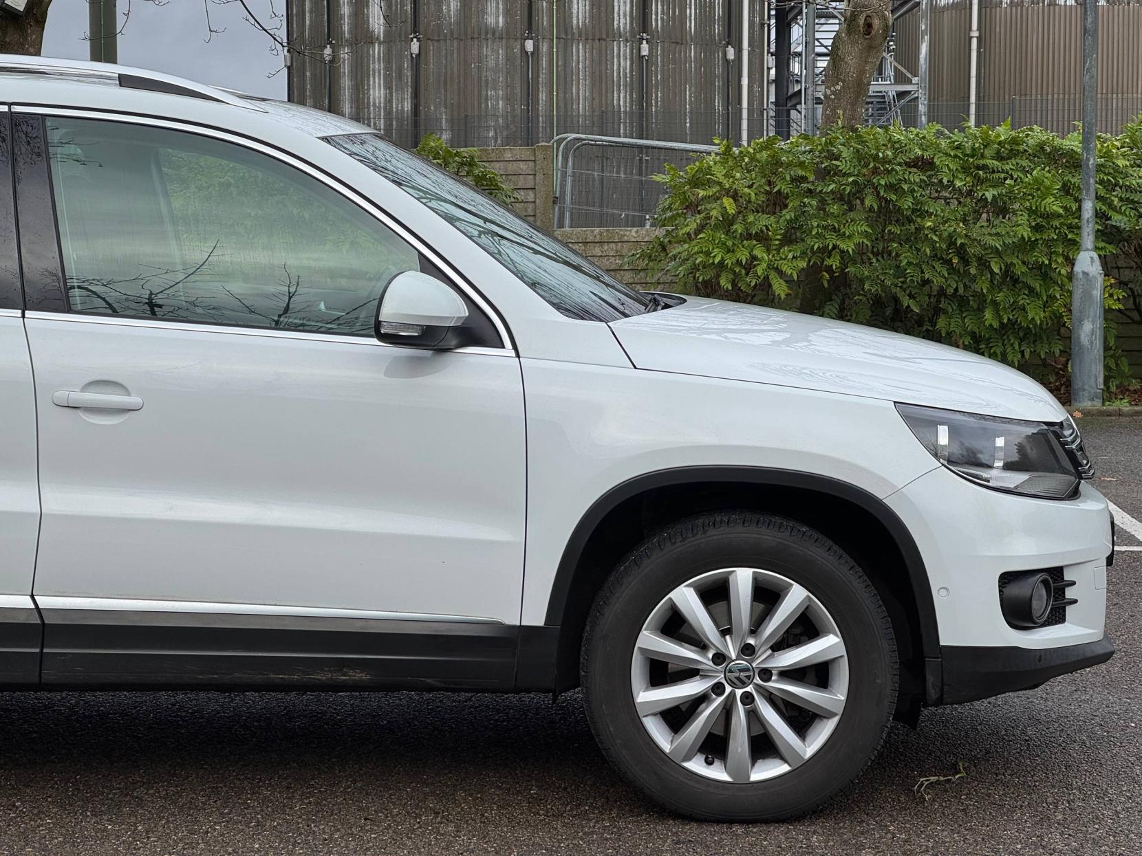 Volkswagen Tiguan 2.0 TDI BlueMotion Tech Match SUV 5dr Diesel DSG 4WD Euro 5 (s/s) (140 ps)