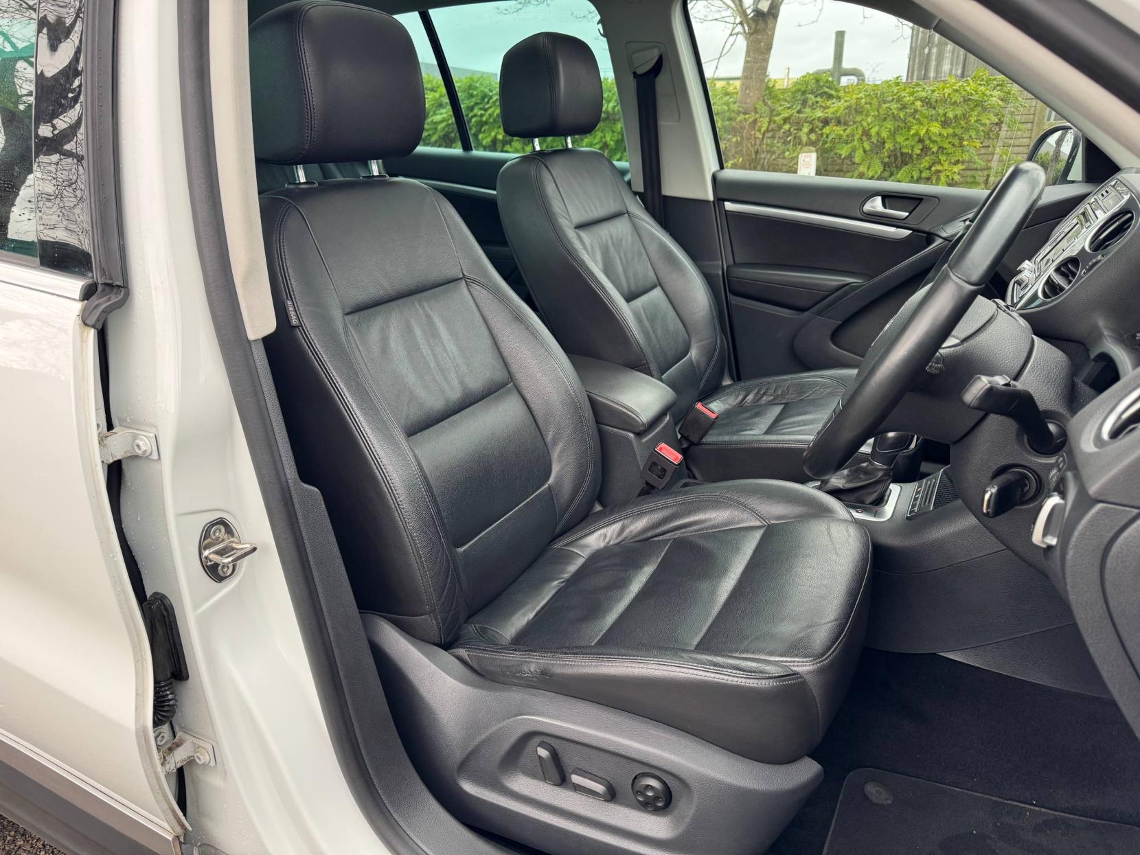 Volkswagen Tiguan 2.0 TDI BlueMotion Tech Match SUV 5dr Diesel DSG 4WD Euro 5 (s/s) (140 ps)