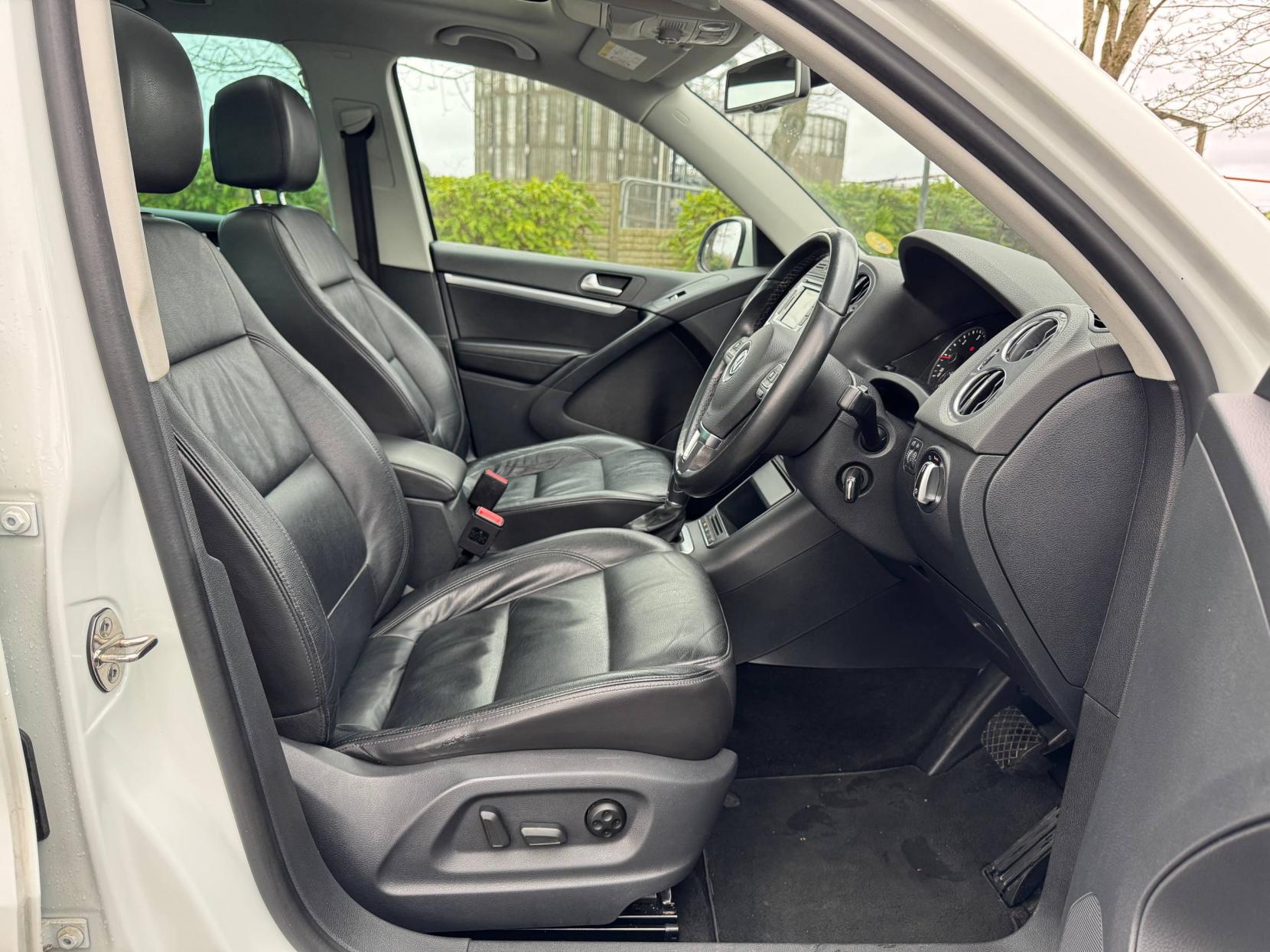 Volkswagen Tiguan 2.0 TDI BlueMotion Tech Match SUV 5dr Diesel DSG 4WD Euro 5 (s/s) (140 ps)