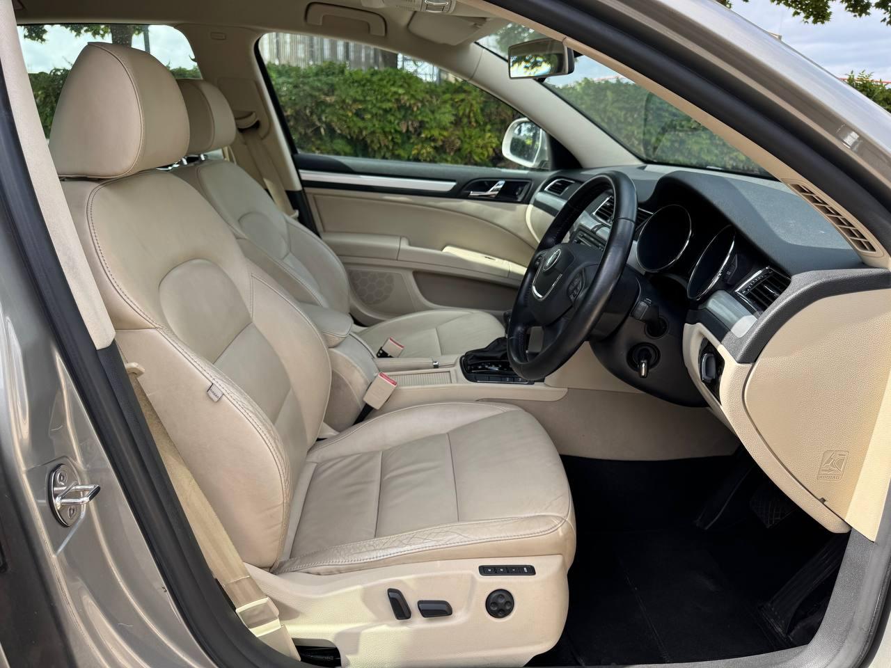 Skoda Superb 1.8 TSI Elegance Hatchback 5dr Petrol DSG Euro 5 (160 ps)