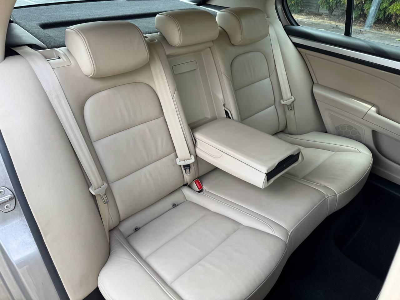 Skoda Superb 1.8 TSI Elegance Hatchback 5dr Petrol DSG Euro 5 (160 ps)