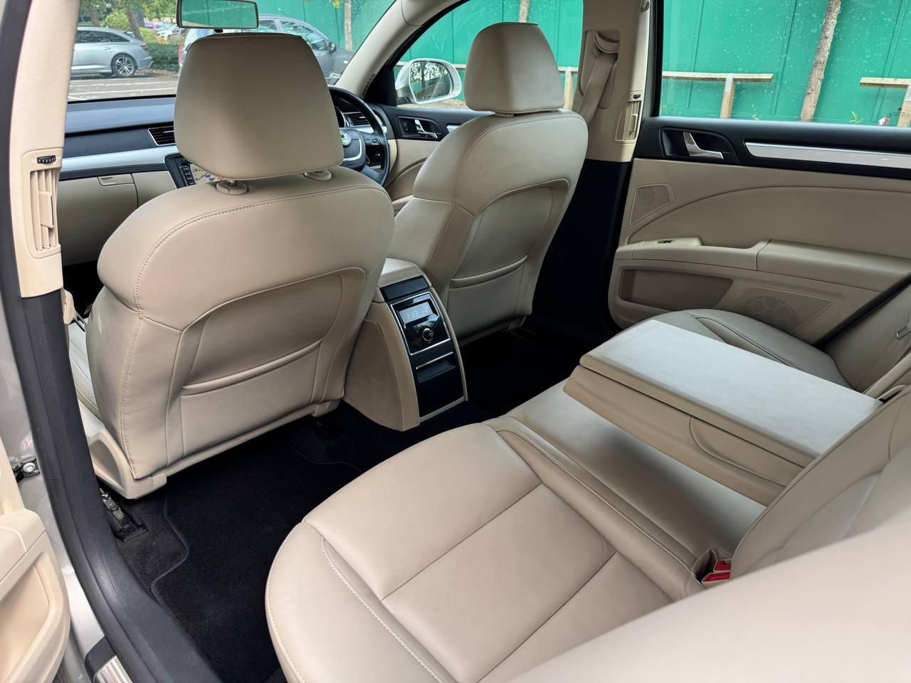 Skoda Superb 1.8 TSI Elegance Hatchback 5dr Petrol DSG Euro 5 (160 ps)