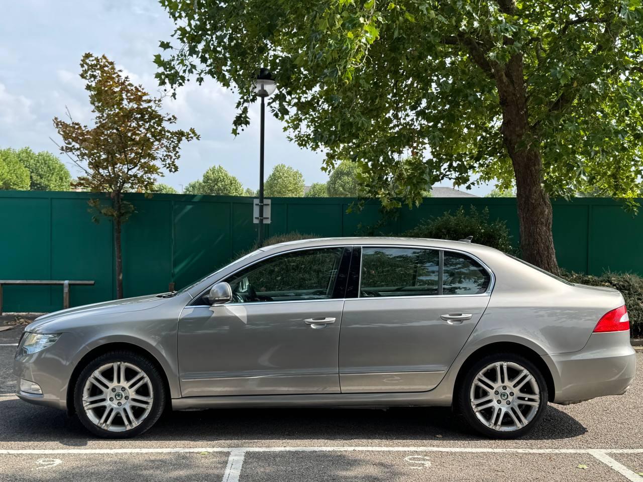 Skoda Superb 1.8 TSI Elegance Hatchback 5dr Petrol DSG Euro 5 (160 ps)