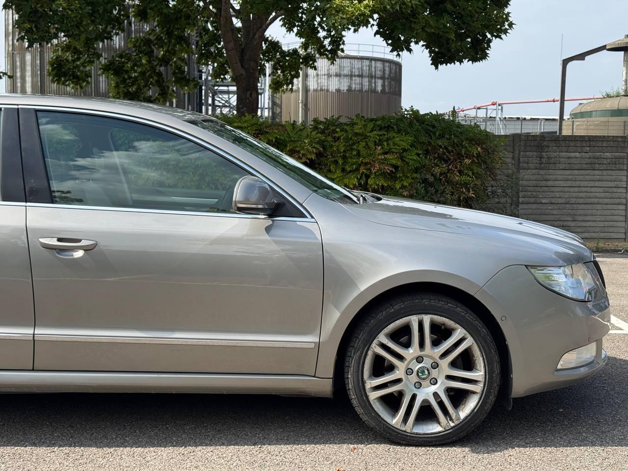 Skoda Superb 1.8 TSI Elegance Hatchback 5dr Petrol DSG Euro 5 (160 ps)
