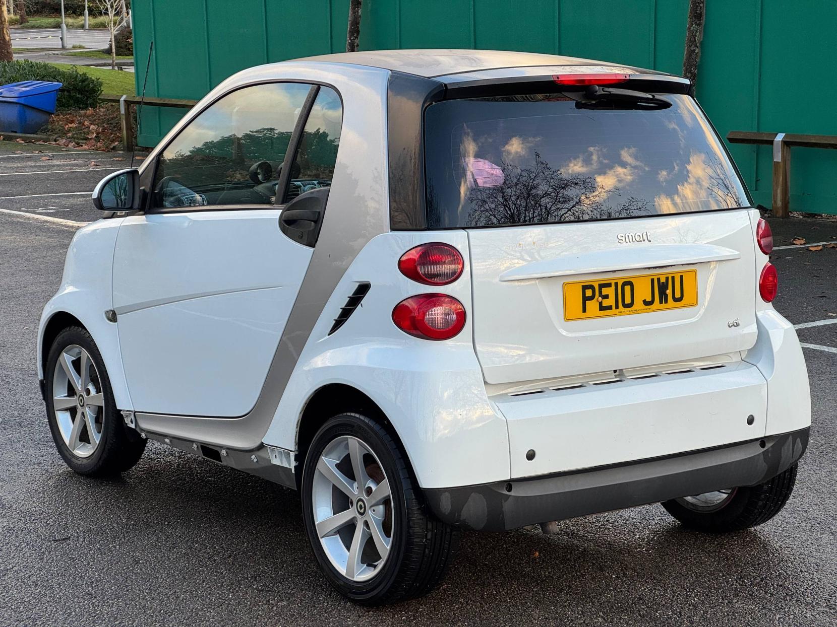 Smart fortwo 0.8 CDI Pulse Coupe 2dr Diesel SoftTouch Euro 5 (54 bhp)
