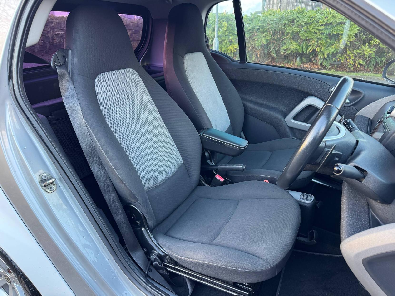 Smart fortwo 0.8 CDI Pulse Coupe 2dr Diesel SoftTouch Euro 5 (54 bhp)