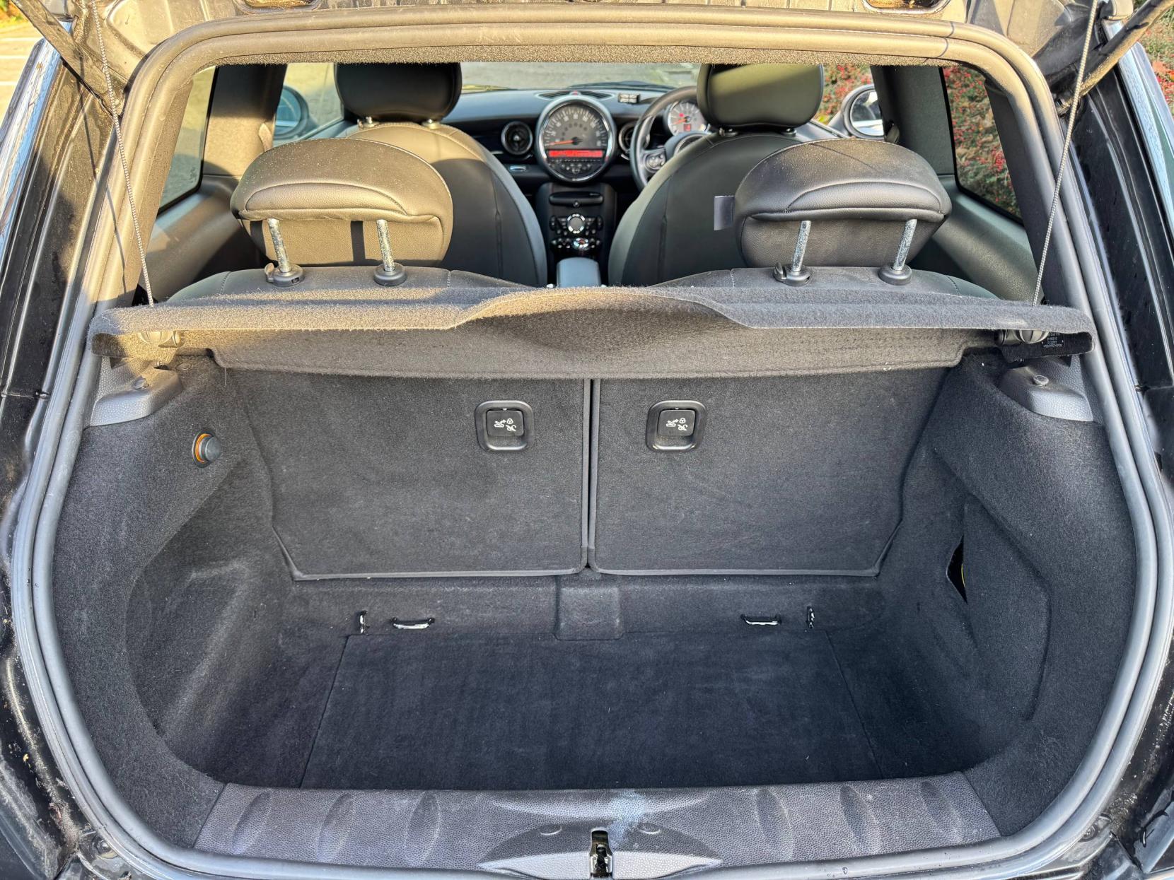 MINI Hatch 1.6 John Cooper Works Hatchback 3dr Petrol Manual Euro 5 (211 ps)