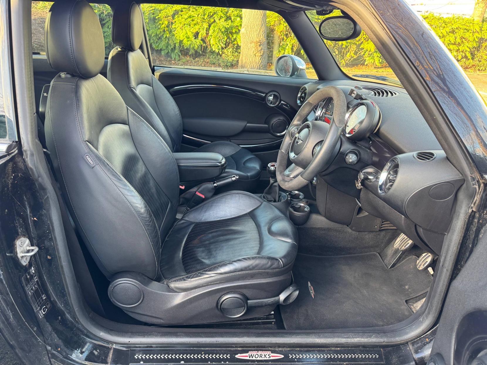 MINI Hatch 1.6 John Cooper Works Hatchback 3dr Petrol Manual Euro 5 (211 ps)