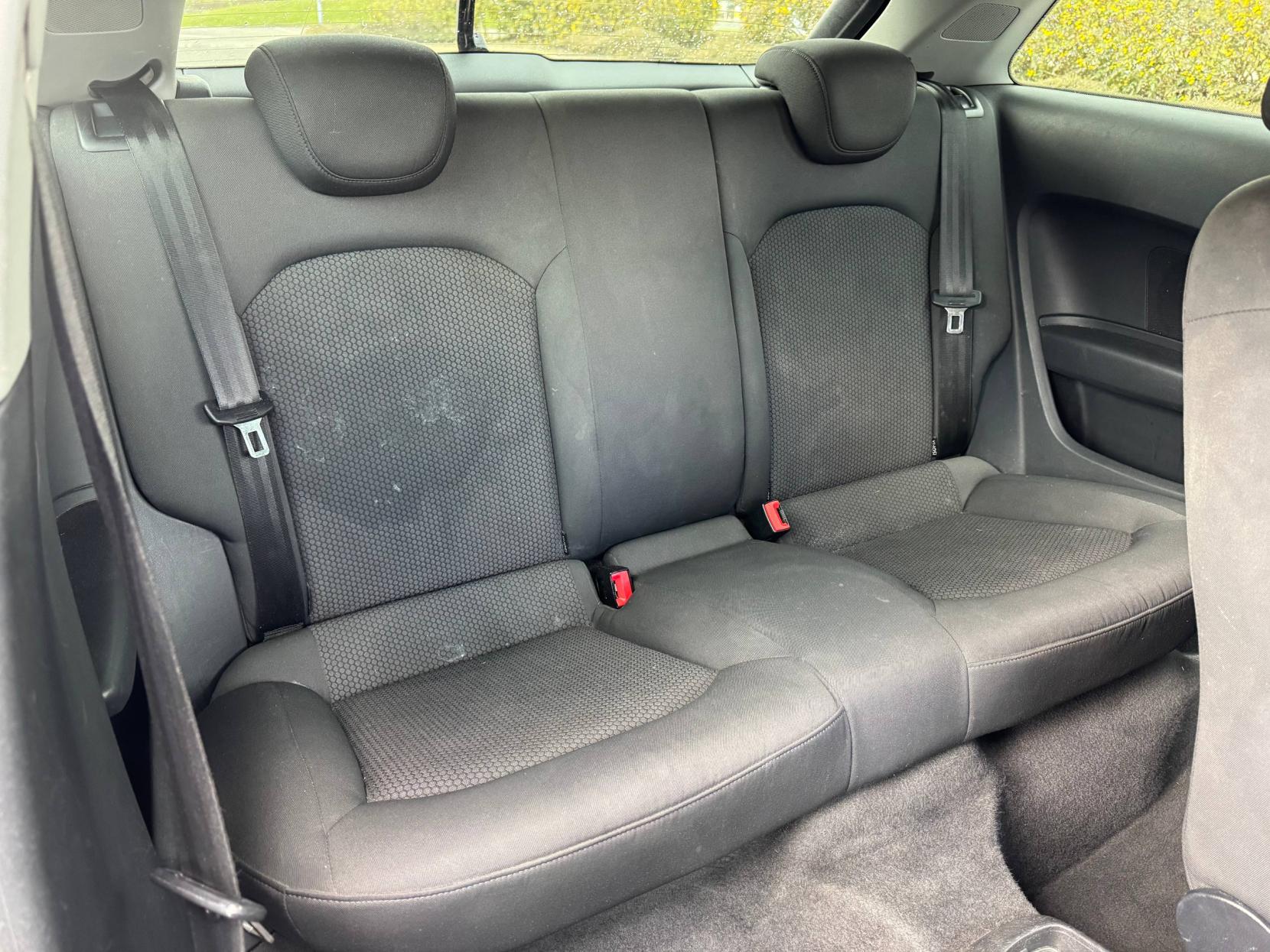 Audi A1 1.6 TDI SE Hatchback 3dr Diesel Manual Euro 5 (s/s) (105 ps)