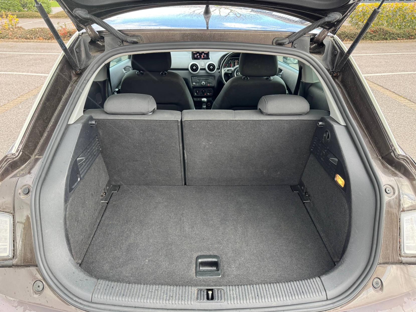 Audi A1 1.6 TDI SE Hatchback 3dr Diesel Manual Euro 5 (s/s) (105 ps)