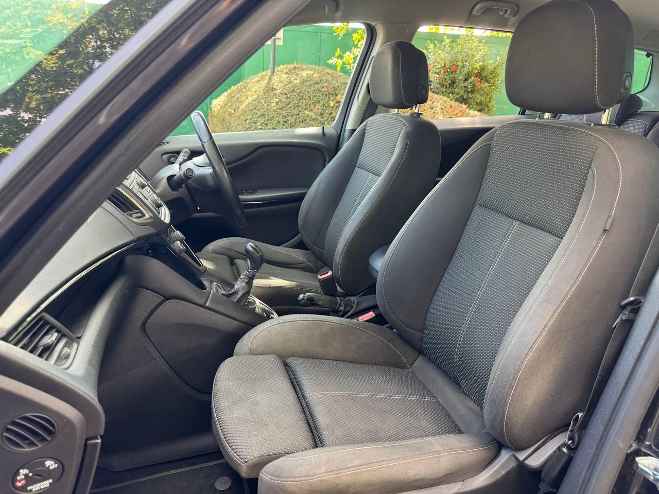 Vauxhall Zafira Tourer 2.0 CDTi SRi MPV 5dr Diesel Manual Euro 5 (130 ps)