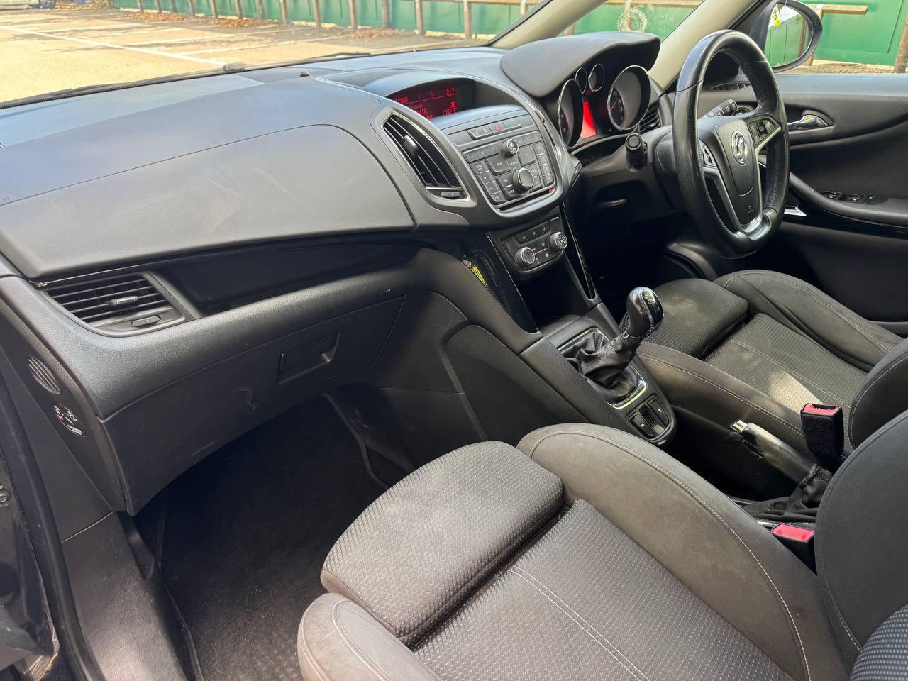 Vauxhall Zafira Tourer 2.0 CDTi SRi MPV 5dr Diesel Manual Euro 5 (130 ps)