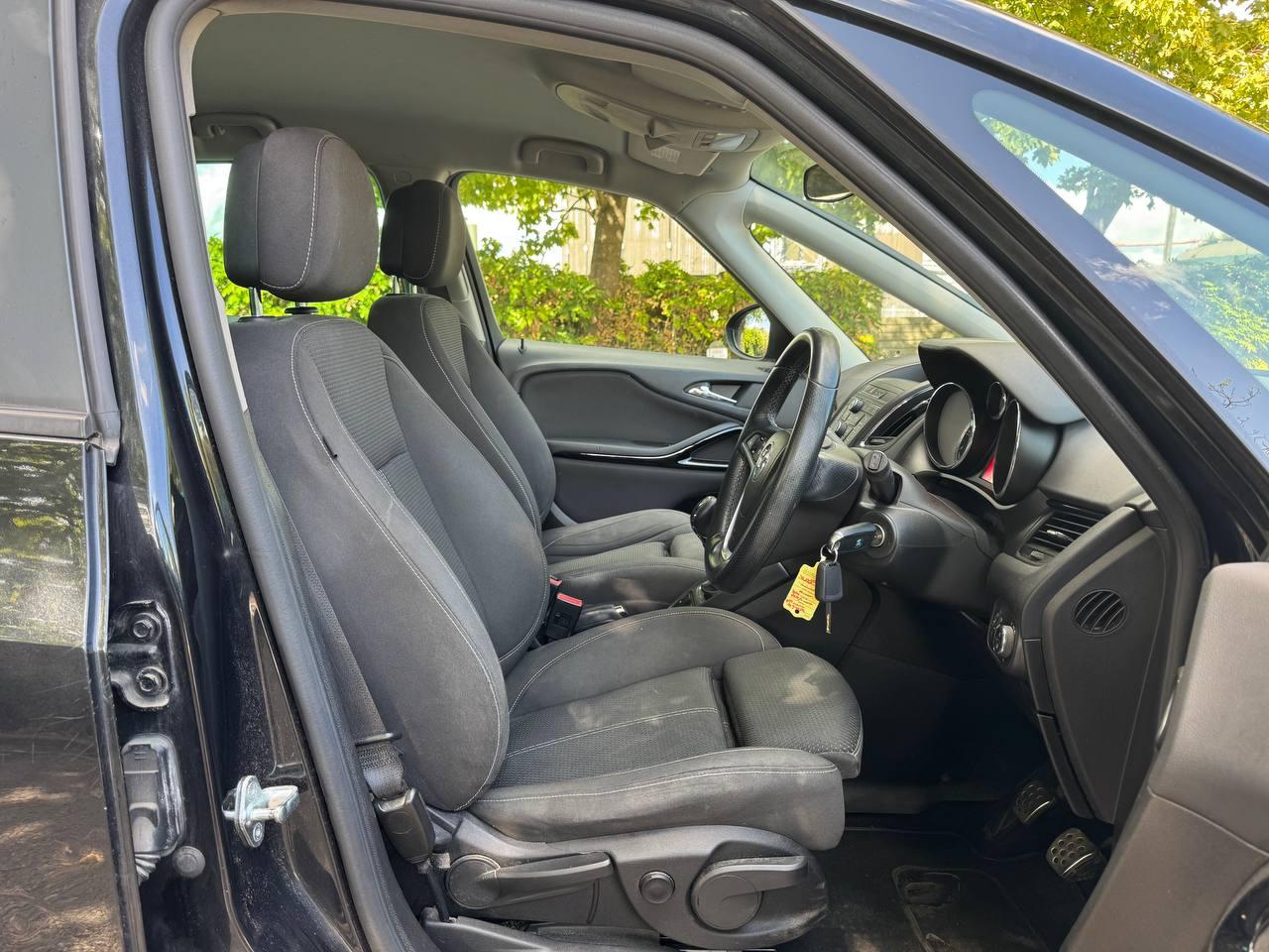 Vauxhall Zafira Tourer 2.0 CDTi SRi MPV 5dr Diesel Manual Euro 5 (130 ps)