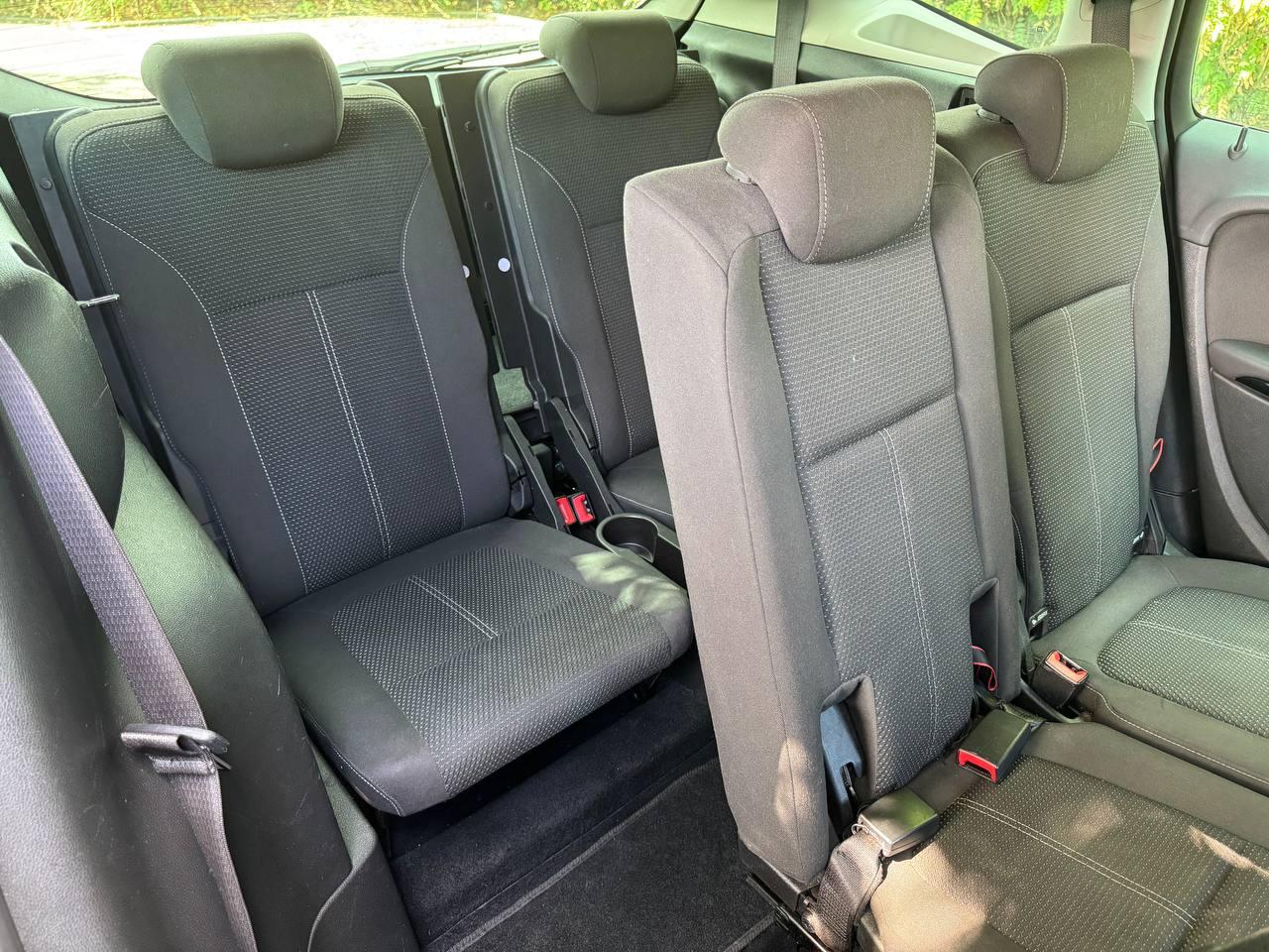 Vauxhall Zafira Tourer 2.0 CDTi SRi MPV 5dr Diesel Manual Euro 5 (130 ps)