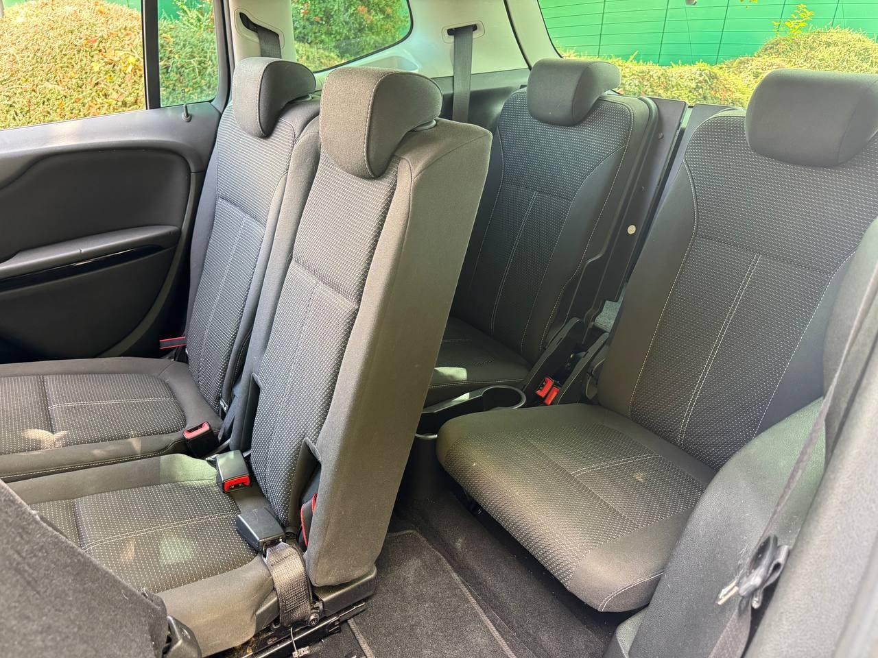 Vauxhall Zafira Tourer 2.0 CDTi SRi MPV 5dr Diesel Manual Euro 5 (130 ps)