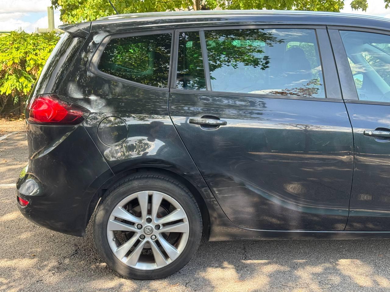 Vauxhall Zafira Tourer 2.0 CDTi SRi MPV 5dr Diesel Manual Euro 5 (130 ps)