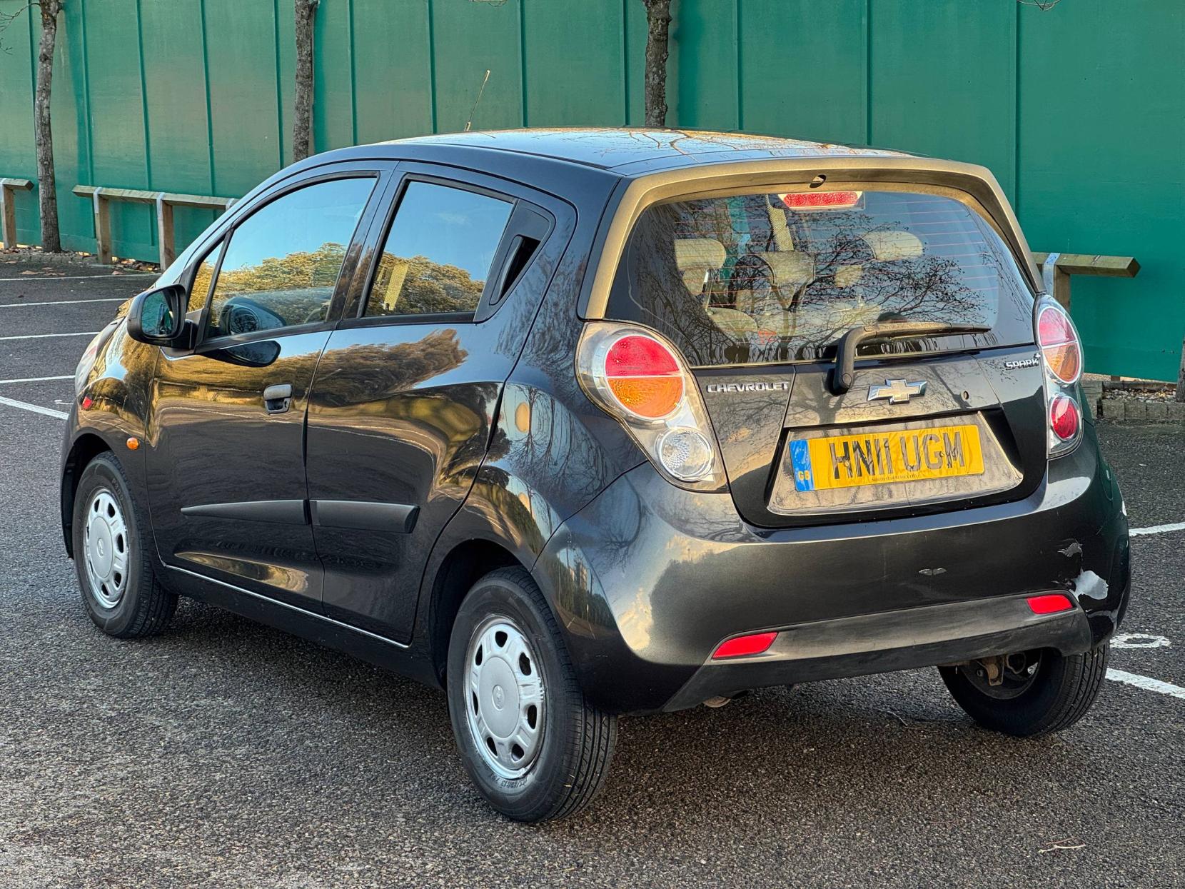 Chevrolet Spark 1.0i + Hatchback 5dr Petrol Manual Euro 5 (68 ps)