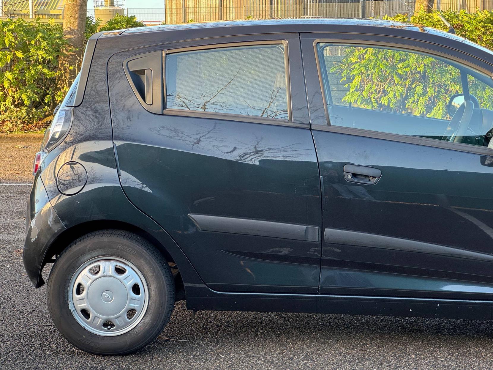 Chevrolet Spark 1.0i + Hatchback 5dr Petrol Manual Euro 5 (68 ps)