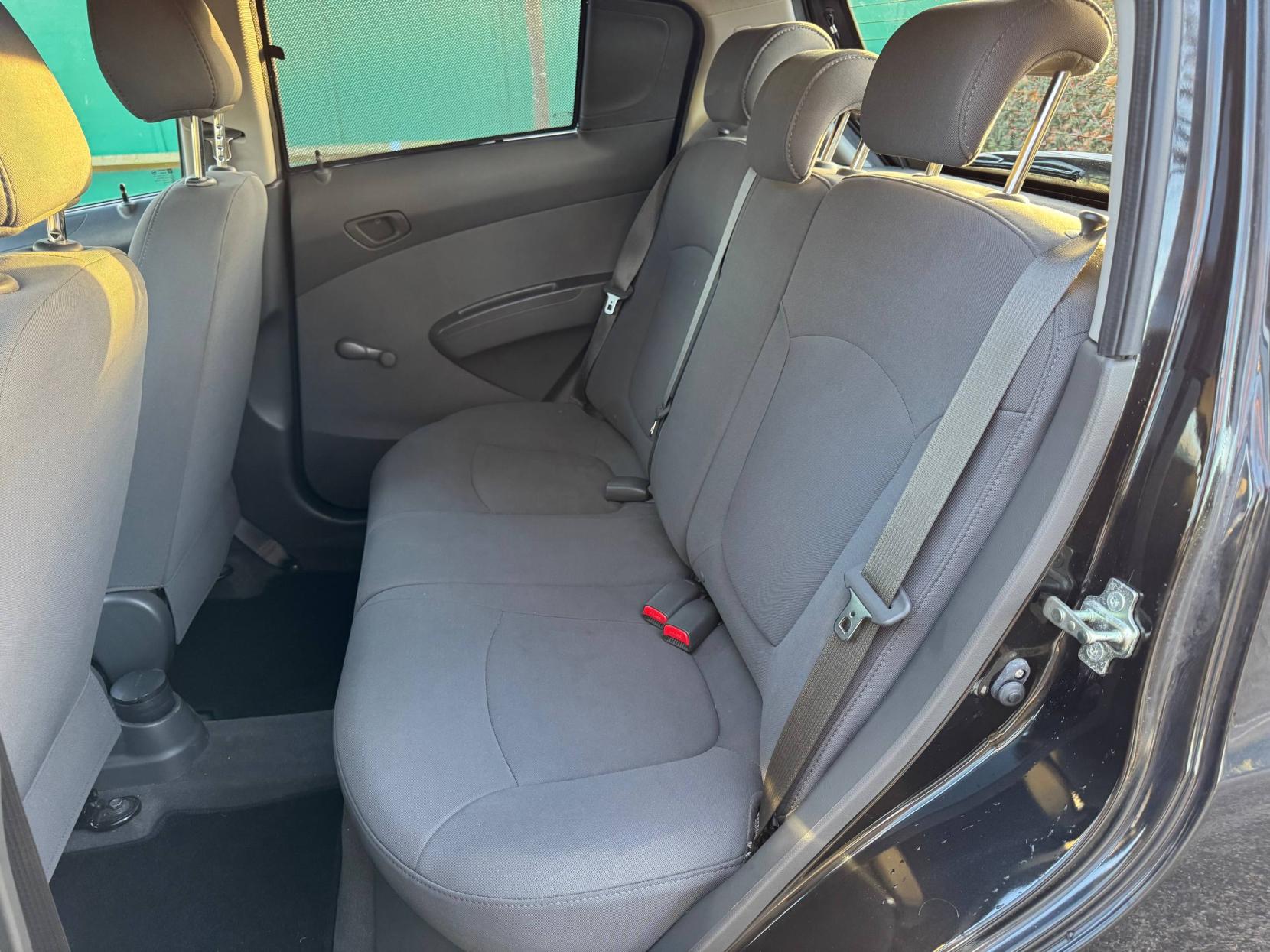 Chevrolet Spark 1.0i + Hatchback 5dr Petrol Manual Euro 5 (68 ps)