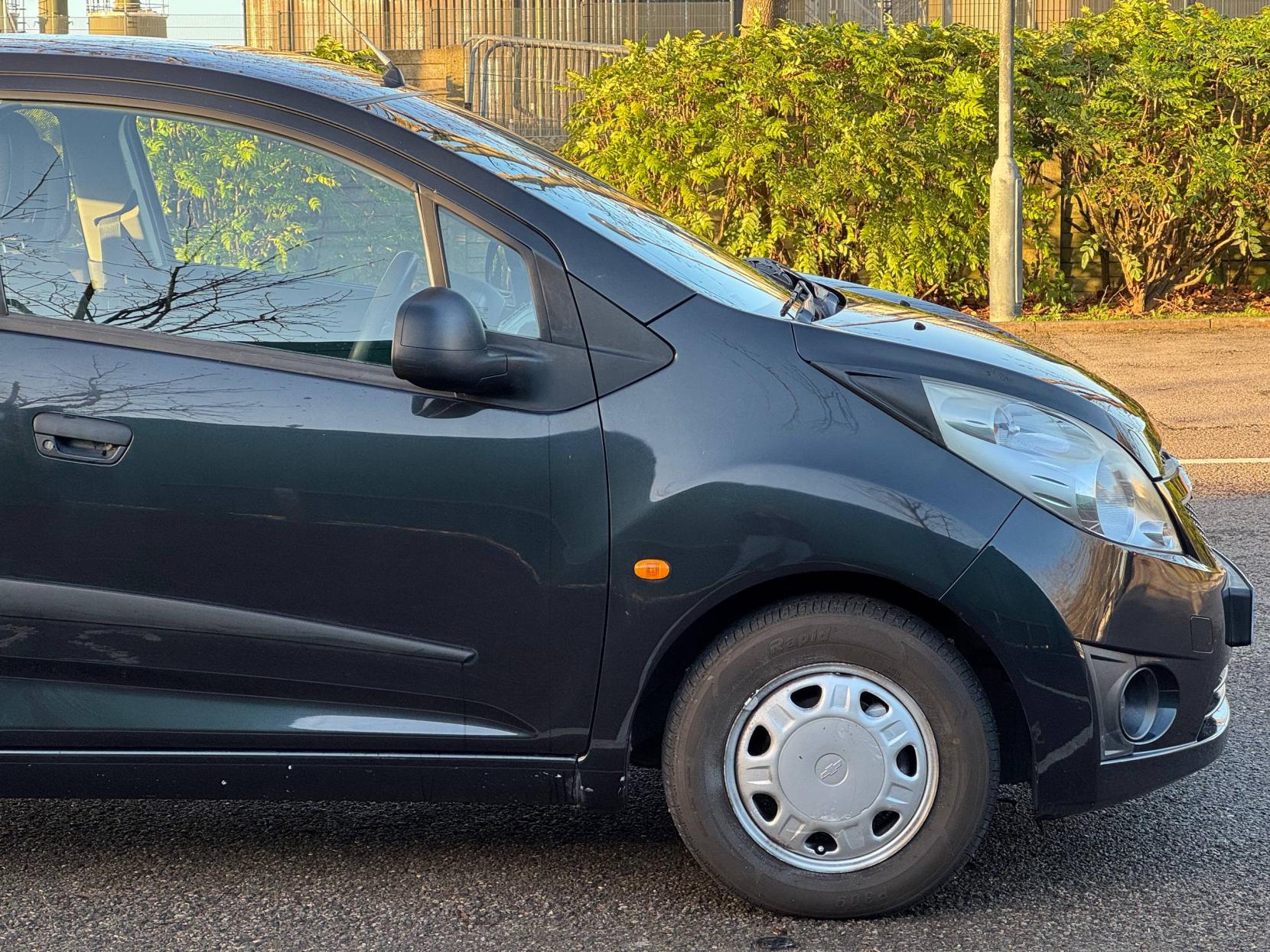 Chevrolet Spark 1.0i + Hatchback 5dr Petrol Manual Euro 5 (68 ps)