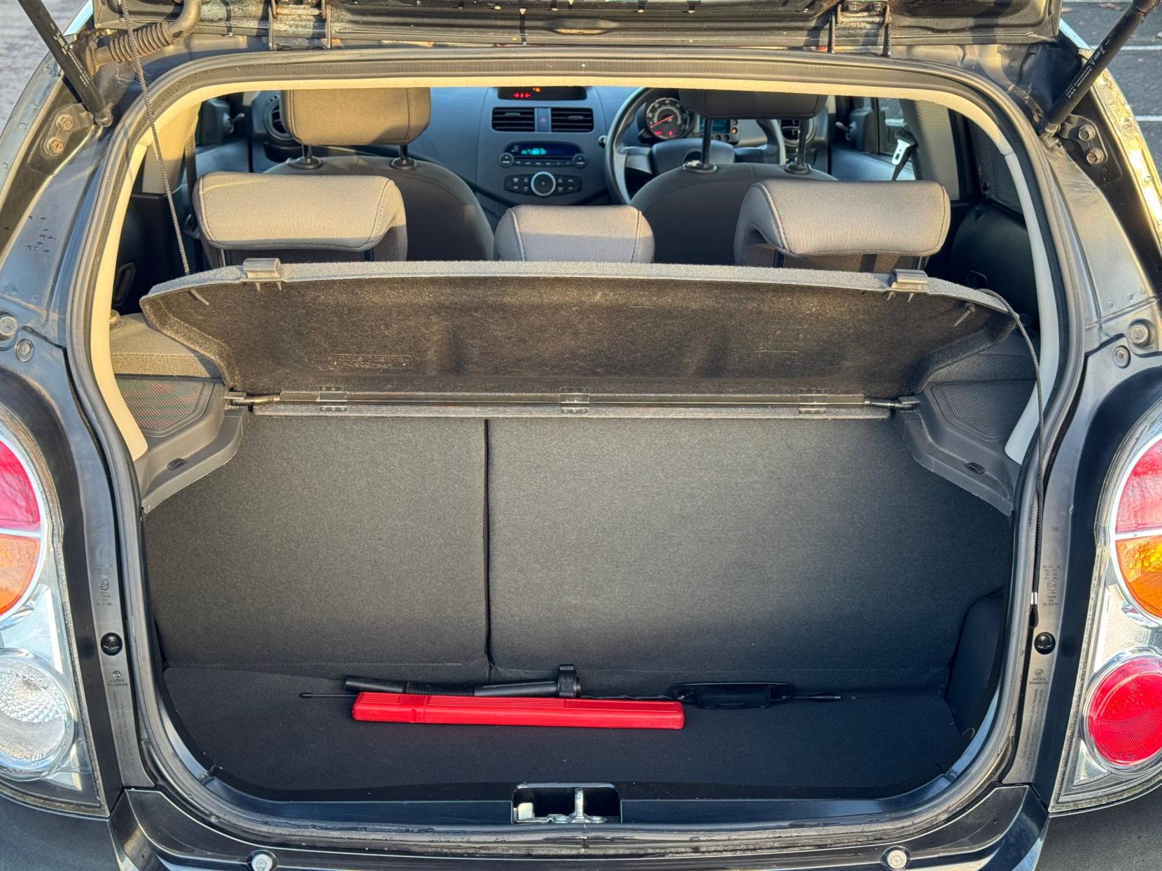 Chevrolet Spark 1.0i + Hatchback 5dr Petrol Manual Euro 5 (68 ps)