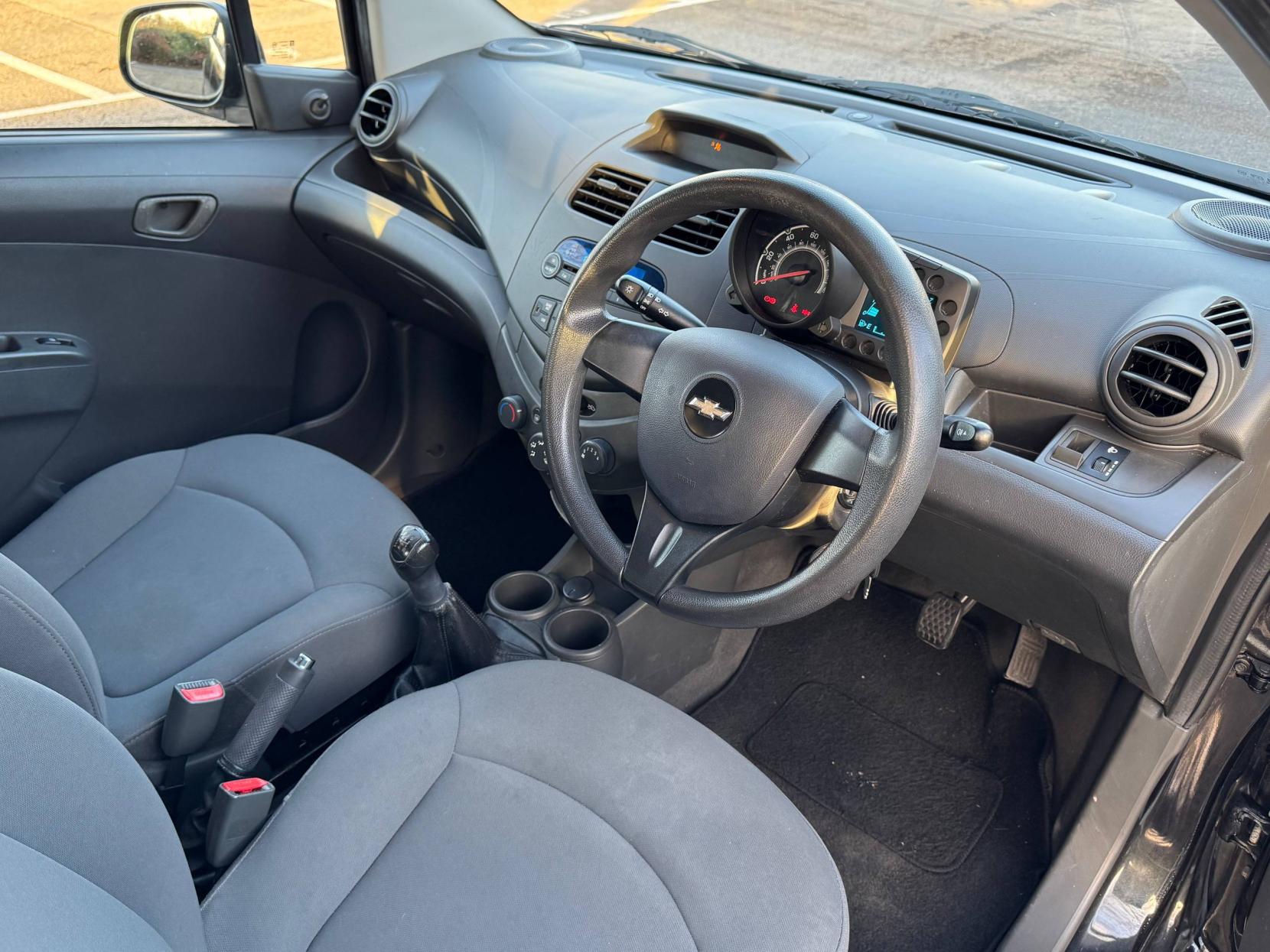 Chevrolet Spark 1.0i + Hatchback 5dr Petrol Manual Euro 5 (68 ps)